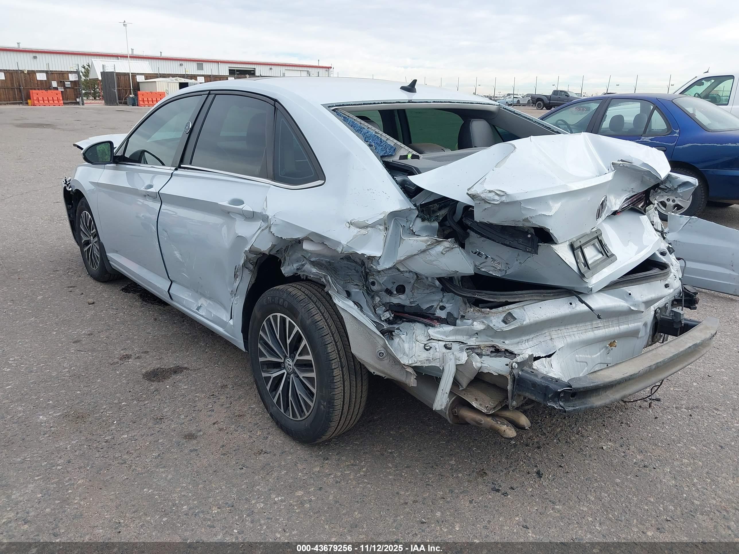 VOLKSWAGEN JETTA image 3