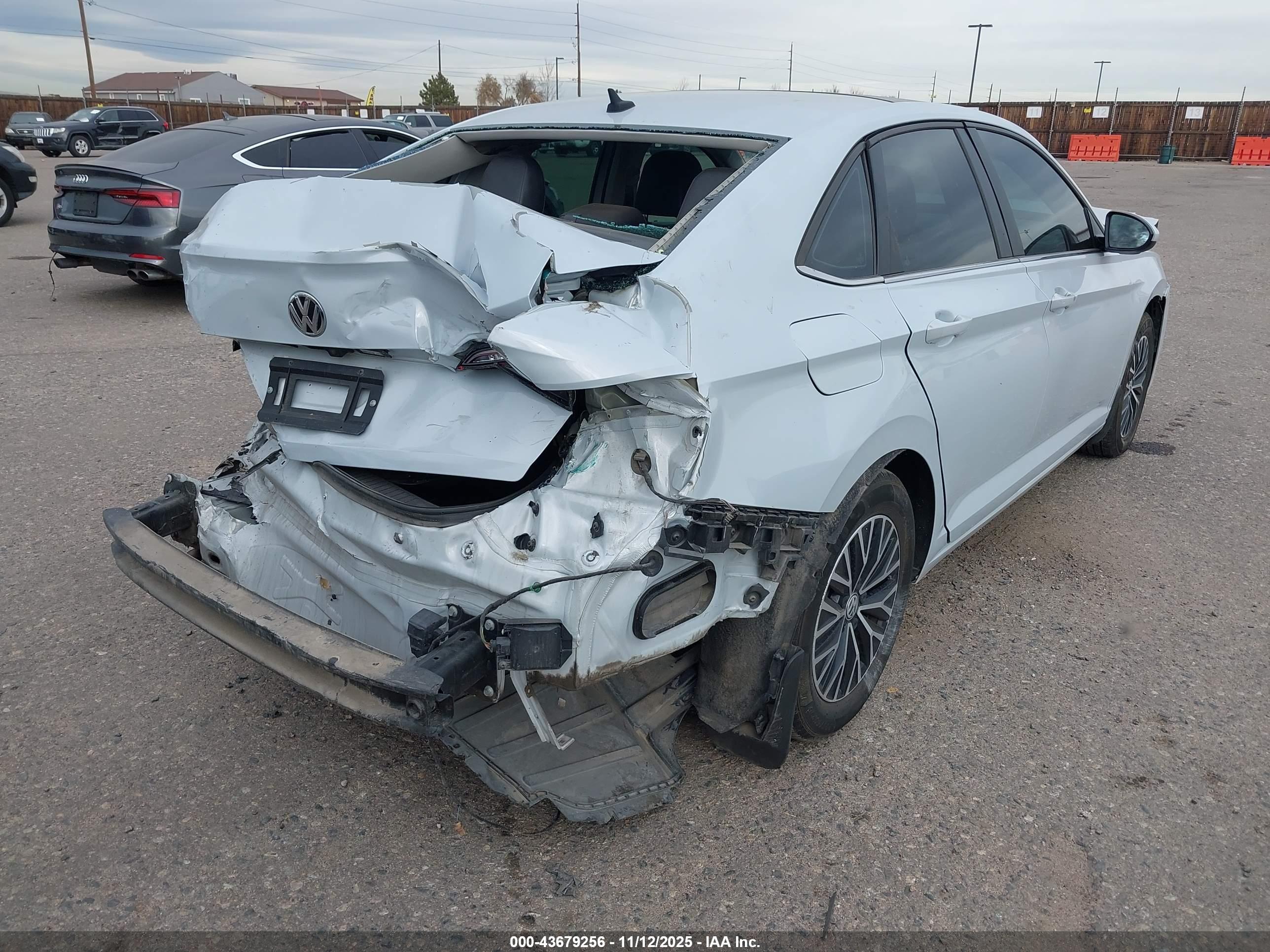 VOLKSWAGEN JETTA image 4