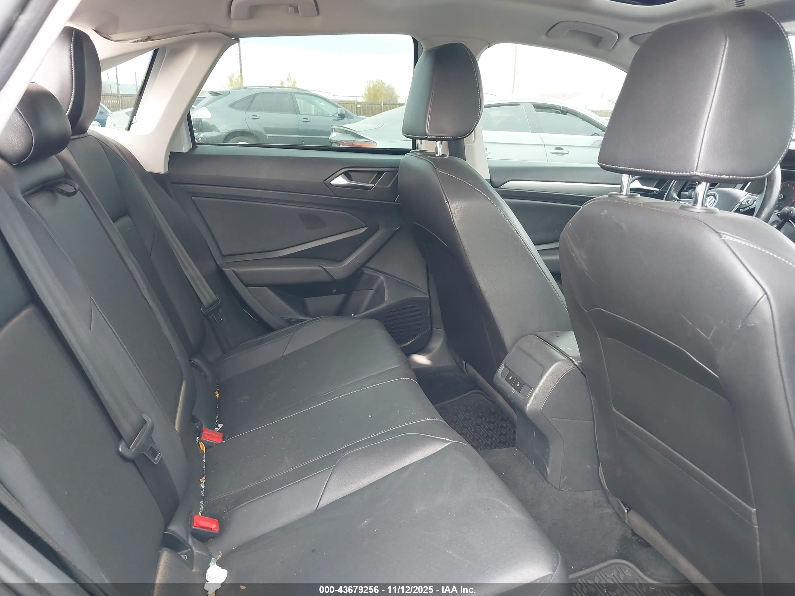 VOLKSWAGEN JETTA image 8