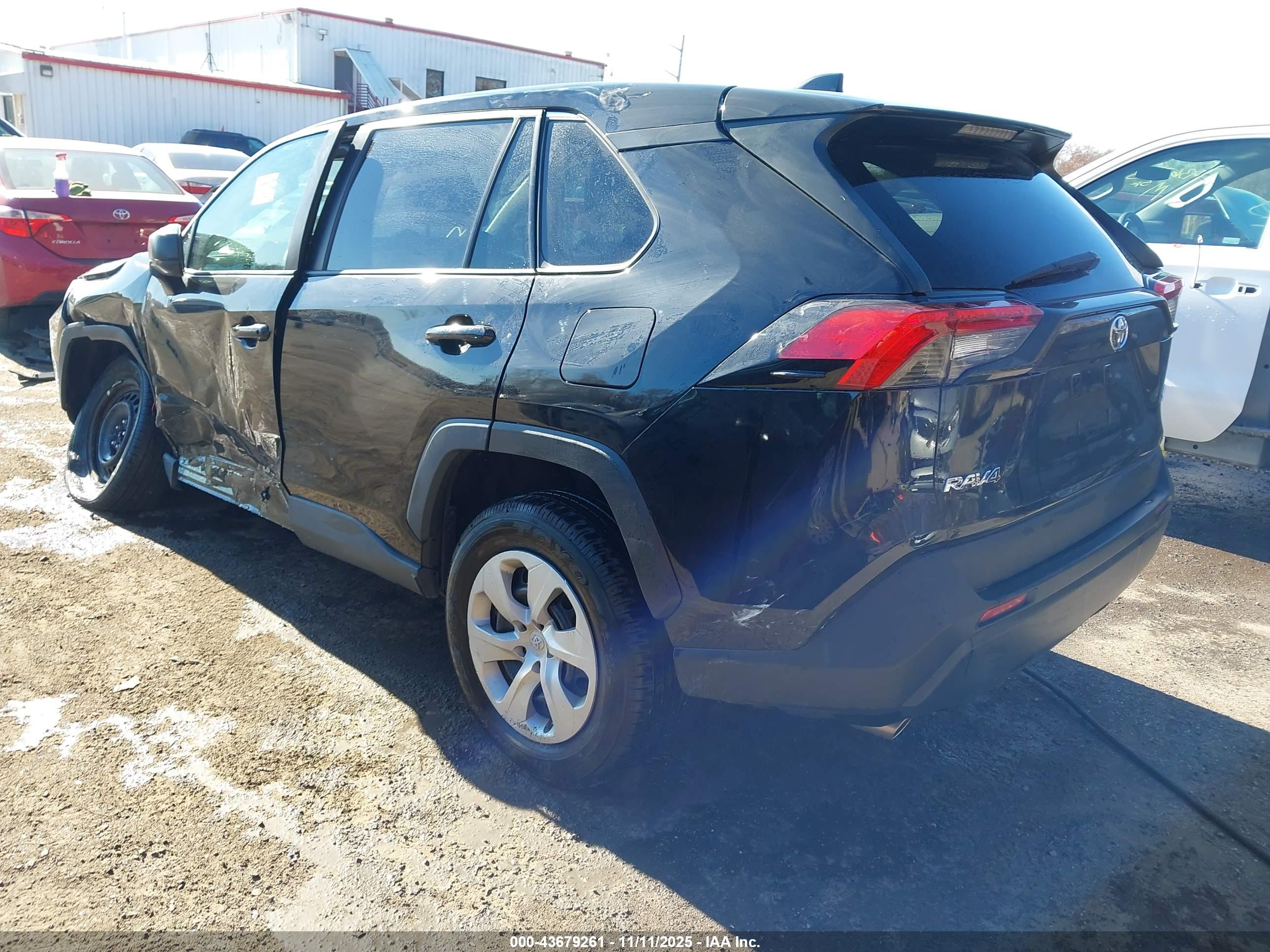 TOYOTA RAV4 image 3