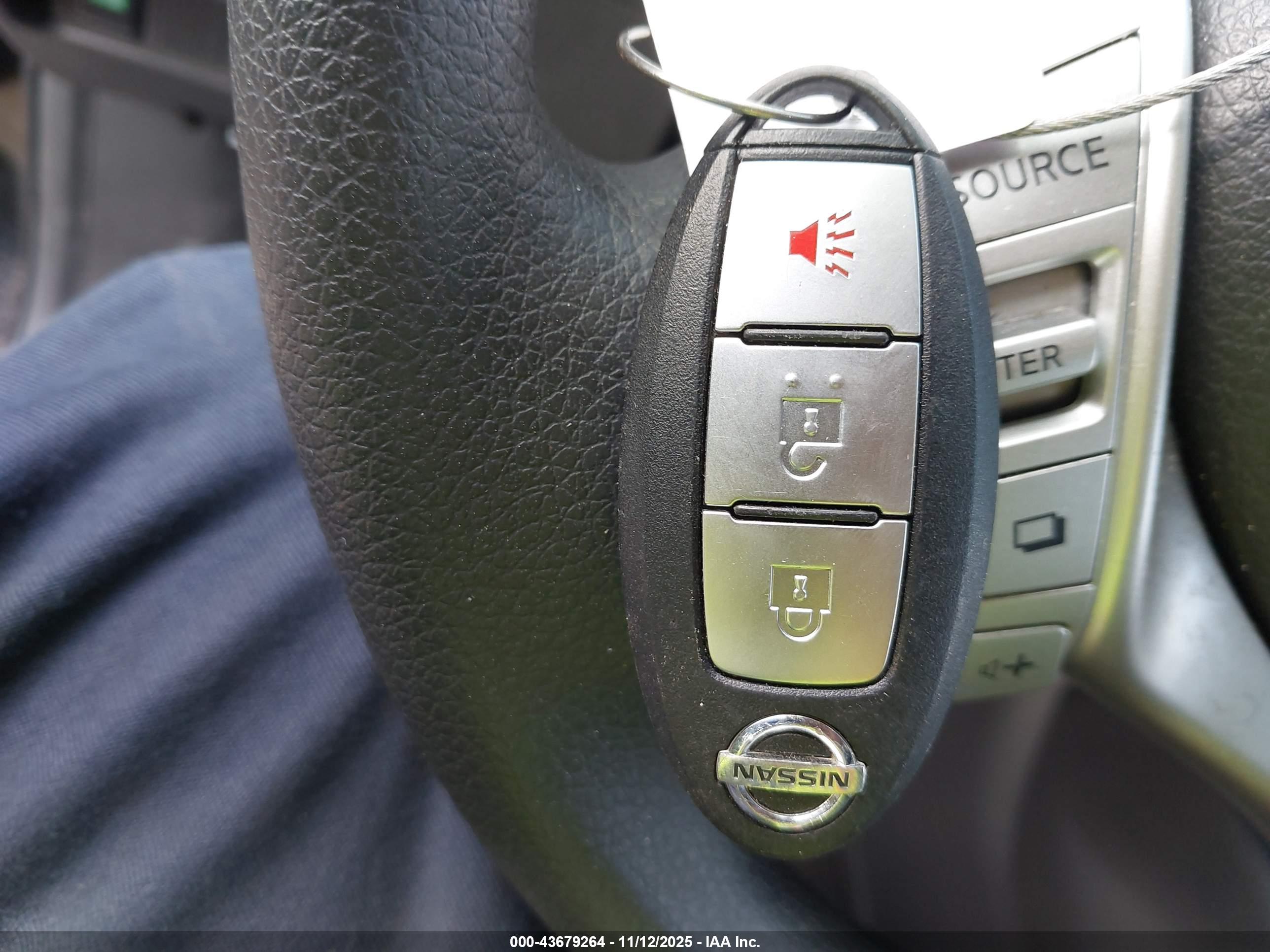 NISSAN ROGUE image 11