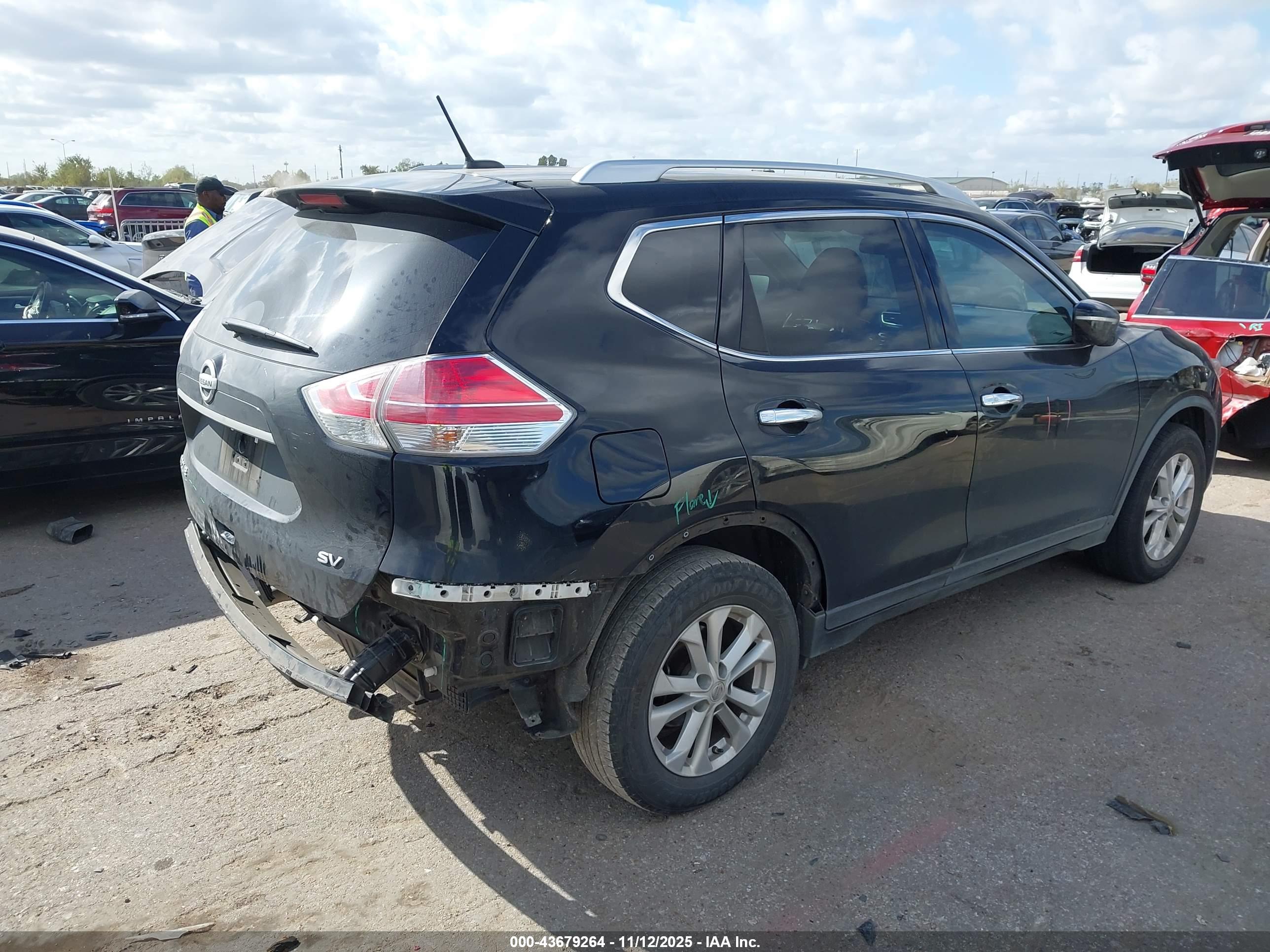 NISSAN ROGUE image 4