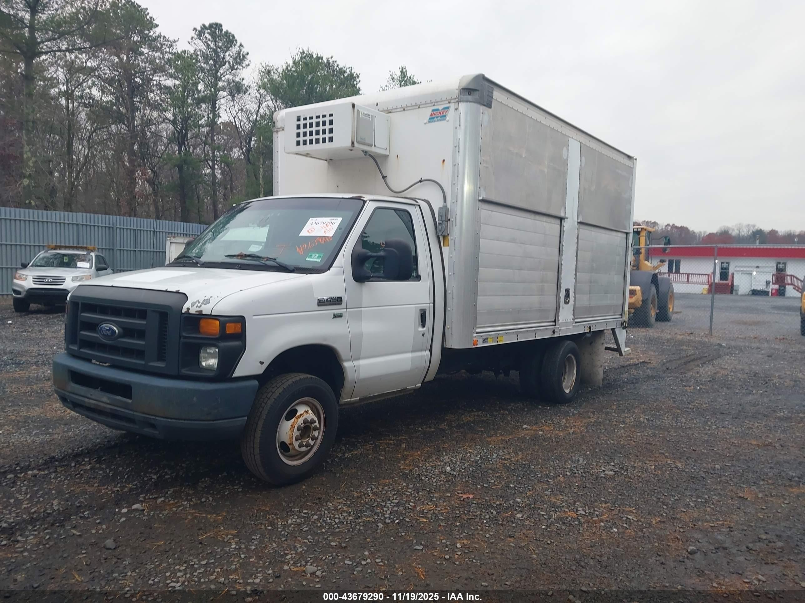 FORD ECONOLINE image 2