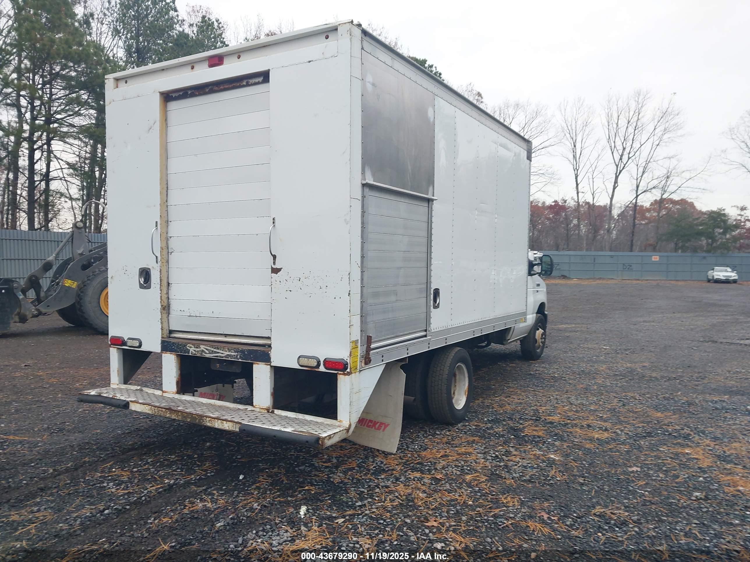 FORD ECONOLINE image 4