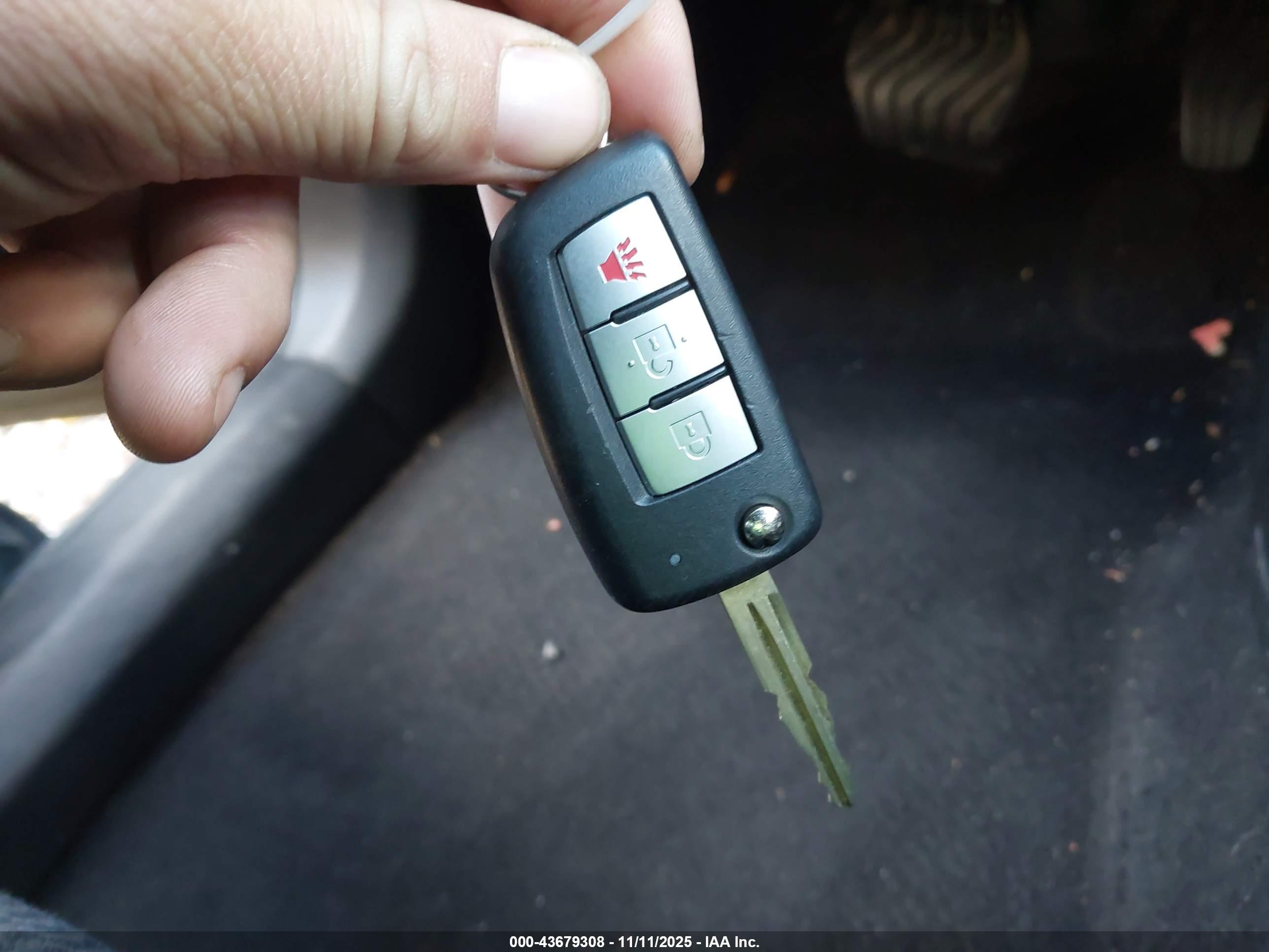 NISSAN ROGUE image 11