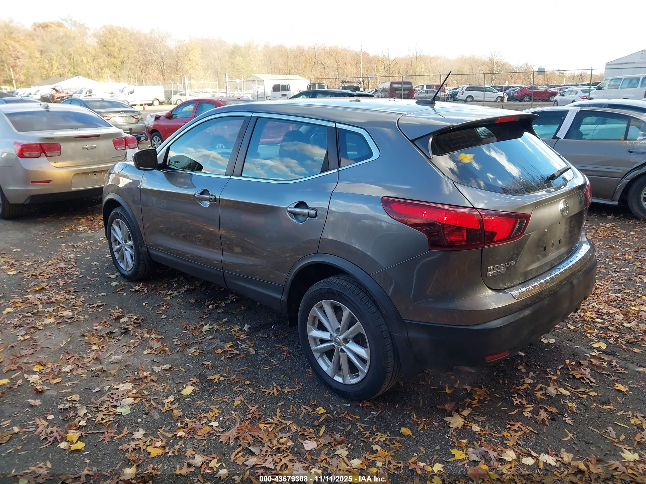 NISSAN ROGUE image 3