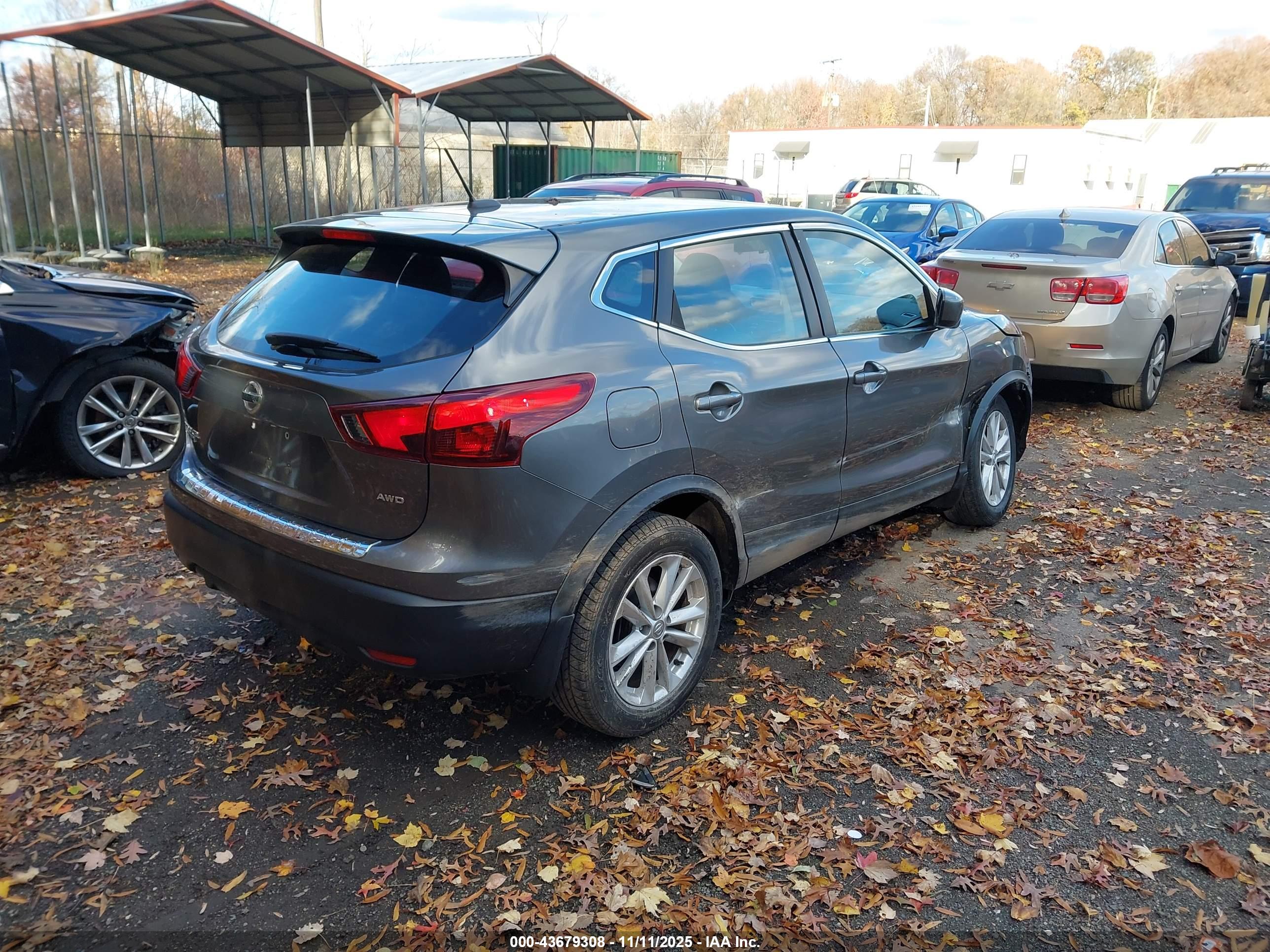 NISSAN ROGUE image 4