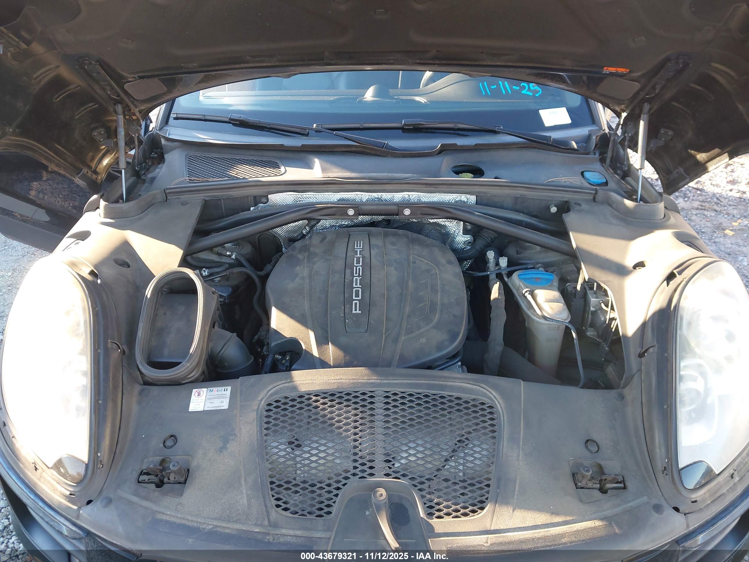 PORSCHE MACAN image 10