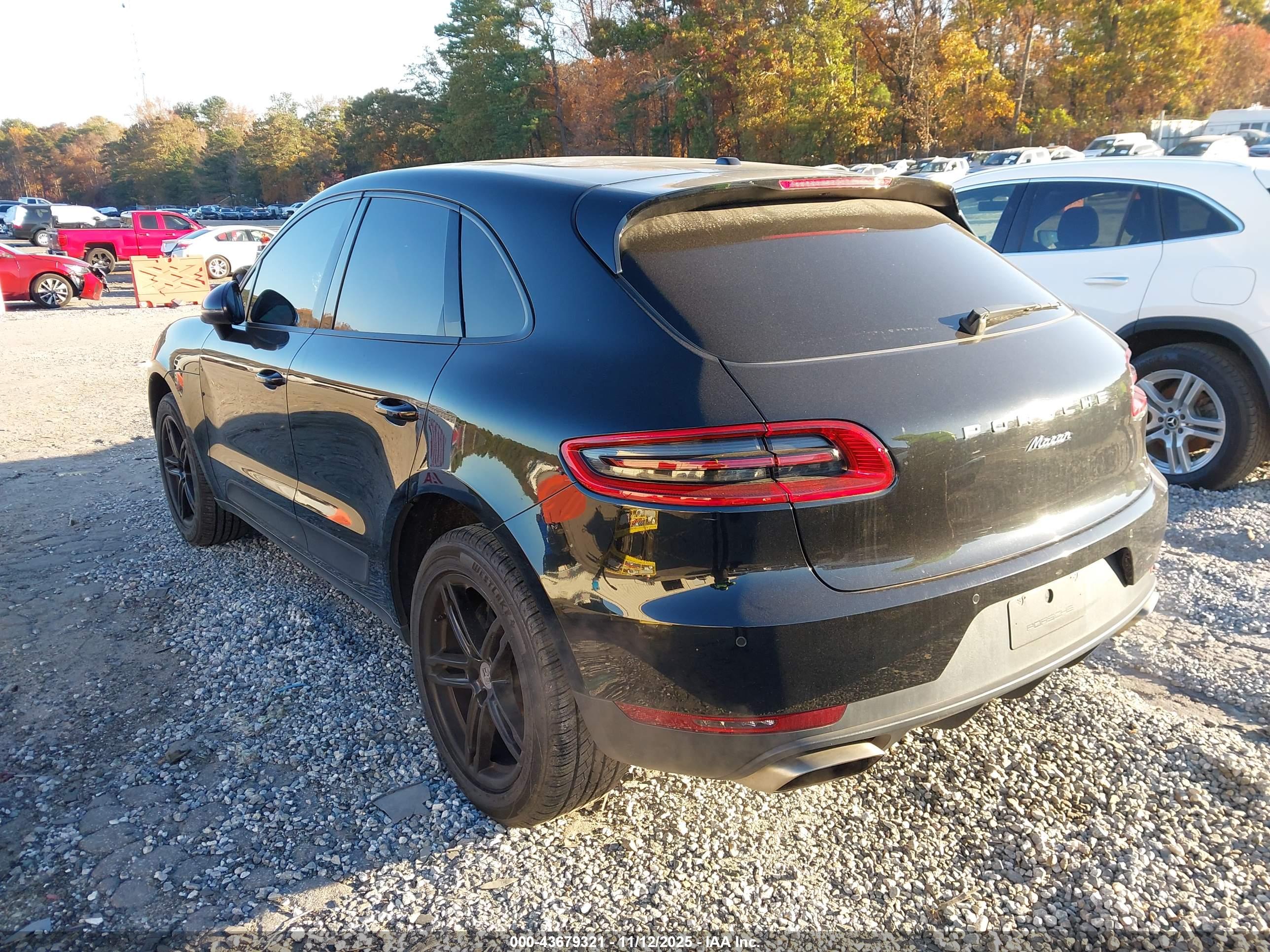 PORSCHE MACAN image 3