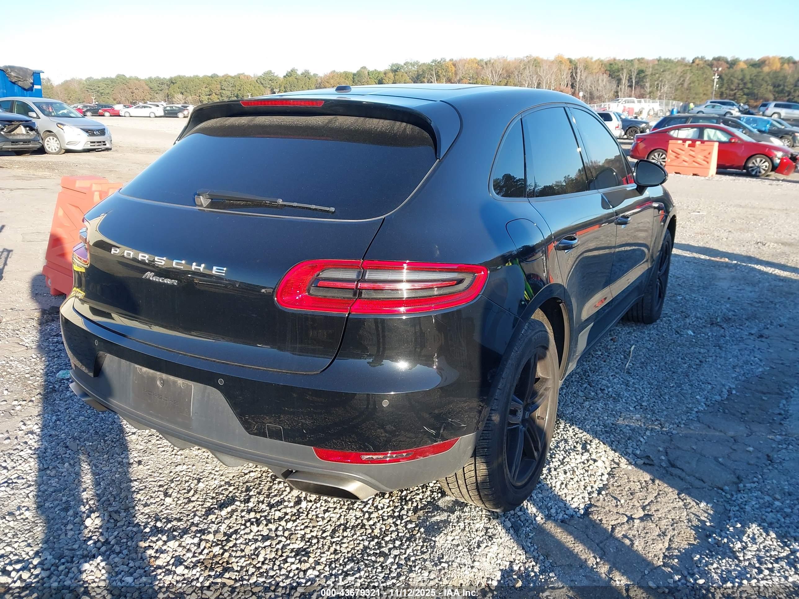 PORSCHE MACAN image 4