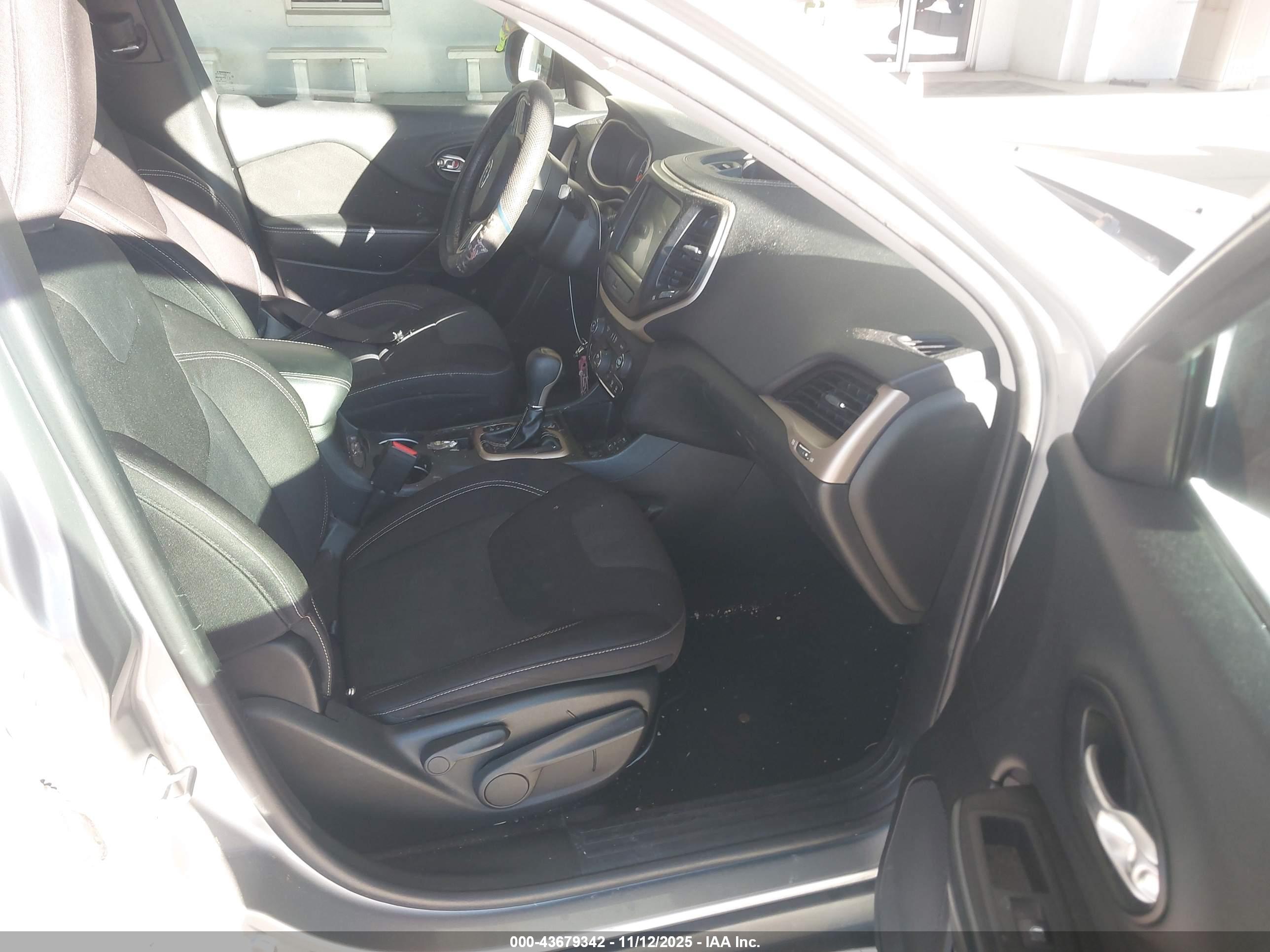 JEEP CHEROKEE image 5