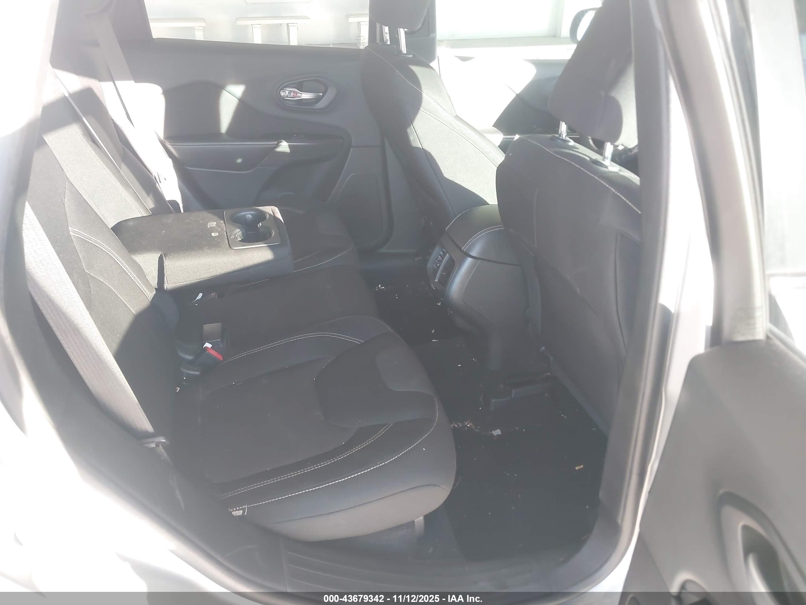 JEEP CHEROKEE image 8