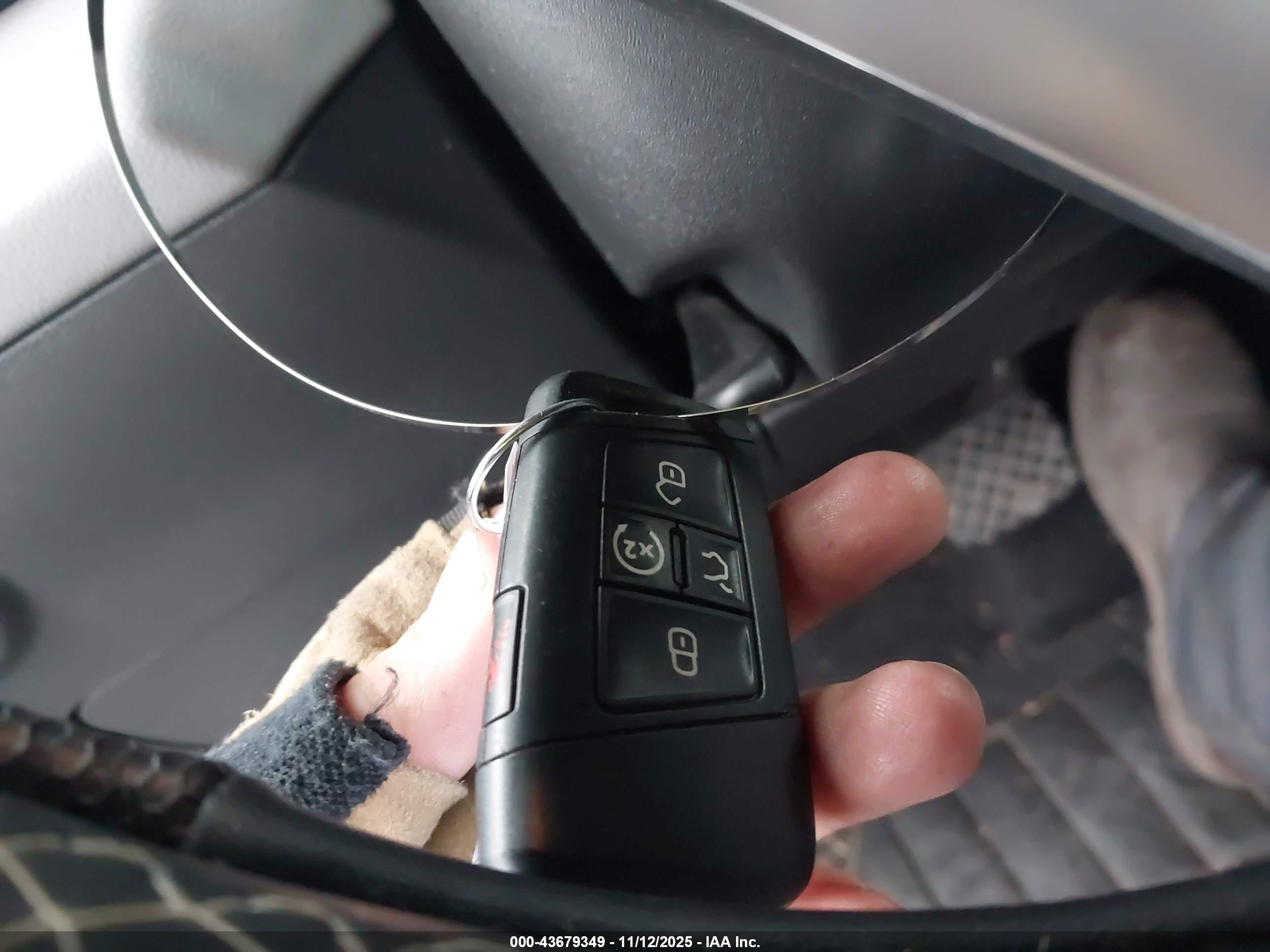 VOLKSWAGEN TAOS image 11