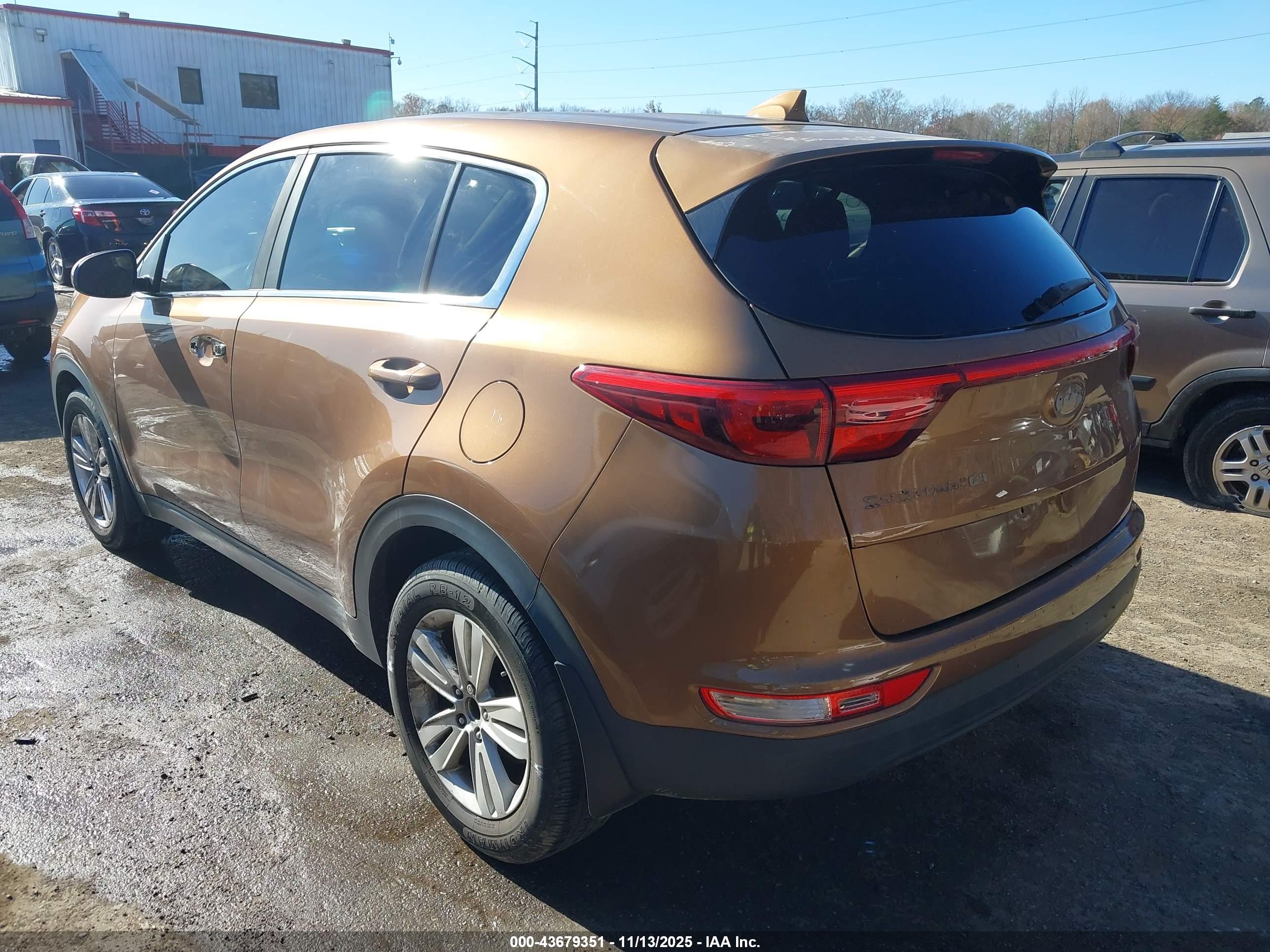 KIA SPORTAGE image 3