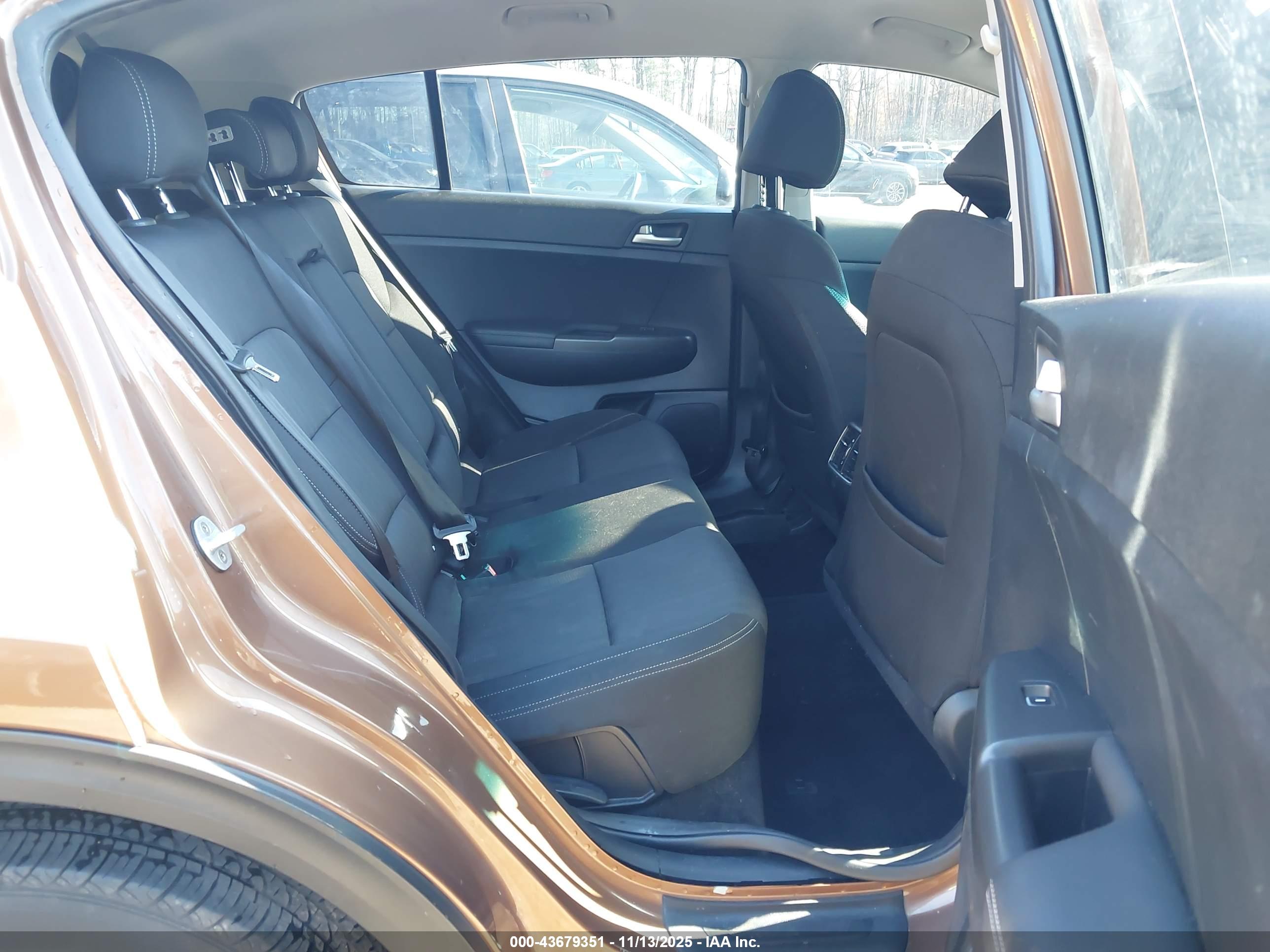 KIA SPORTAGE image 8