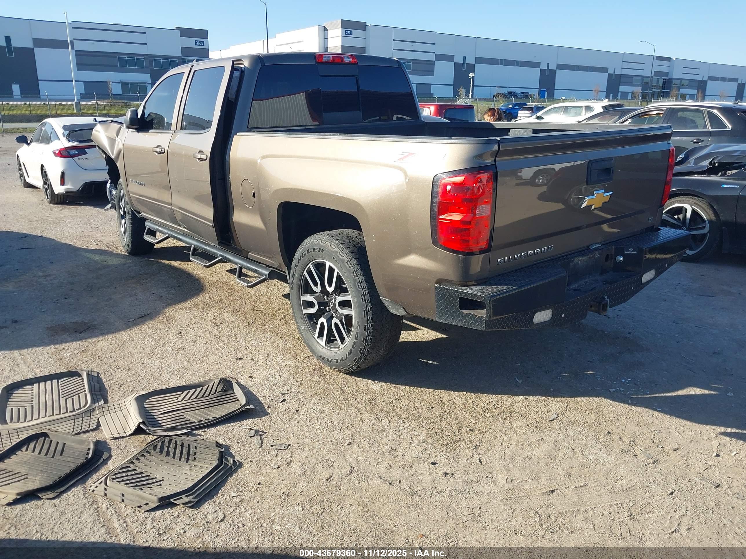 CHEVROLET SILVERADO image 3
