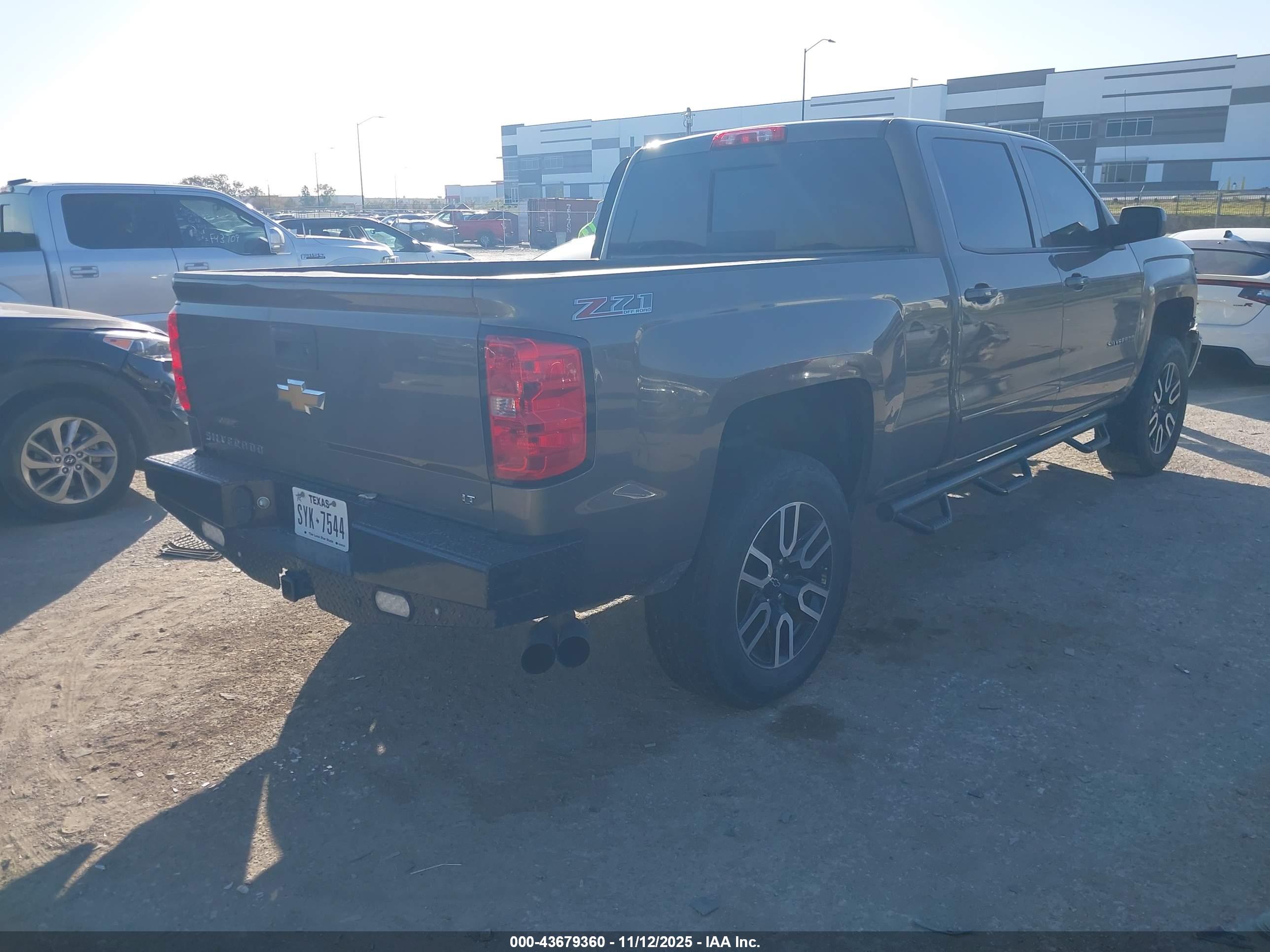 CHEVROLET SILVERADO image 4