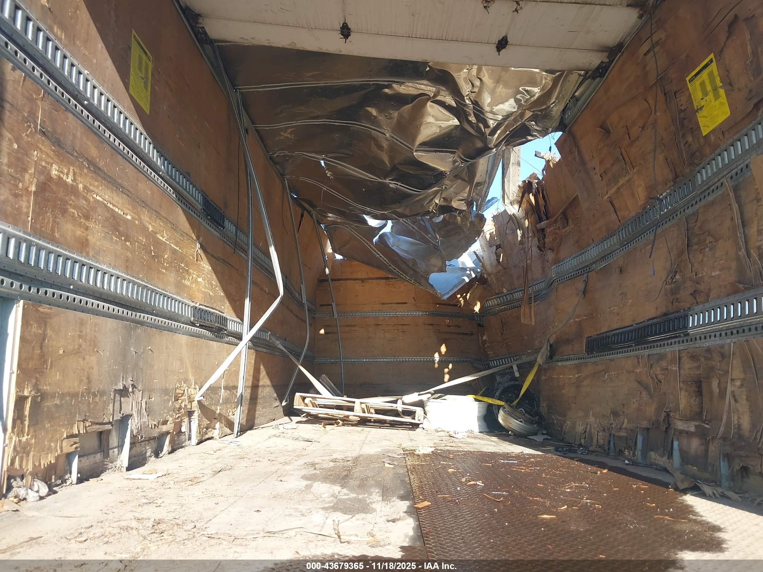 FREIGHTLINER M2 image 7