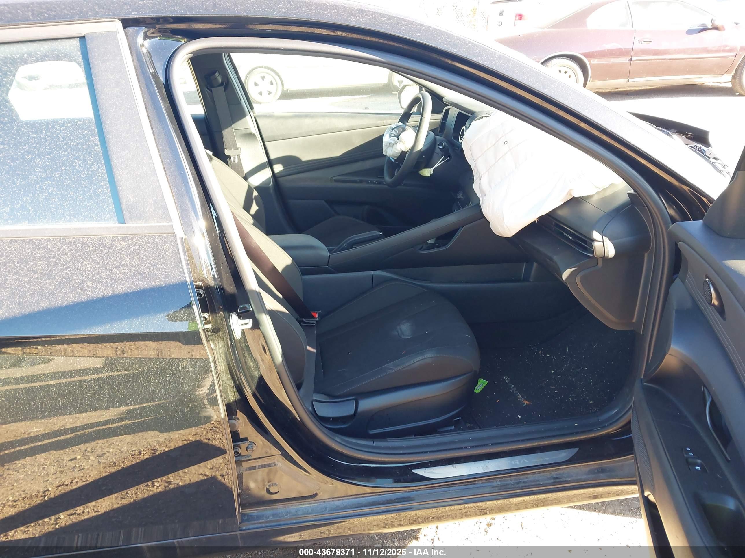HYUNDAI ELANTRA image 5