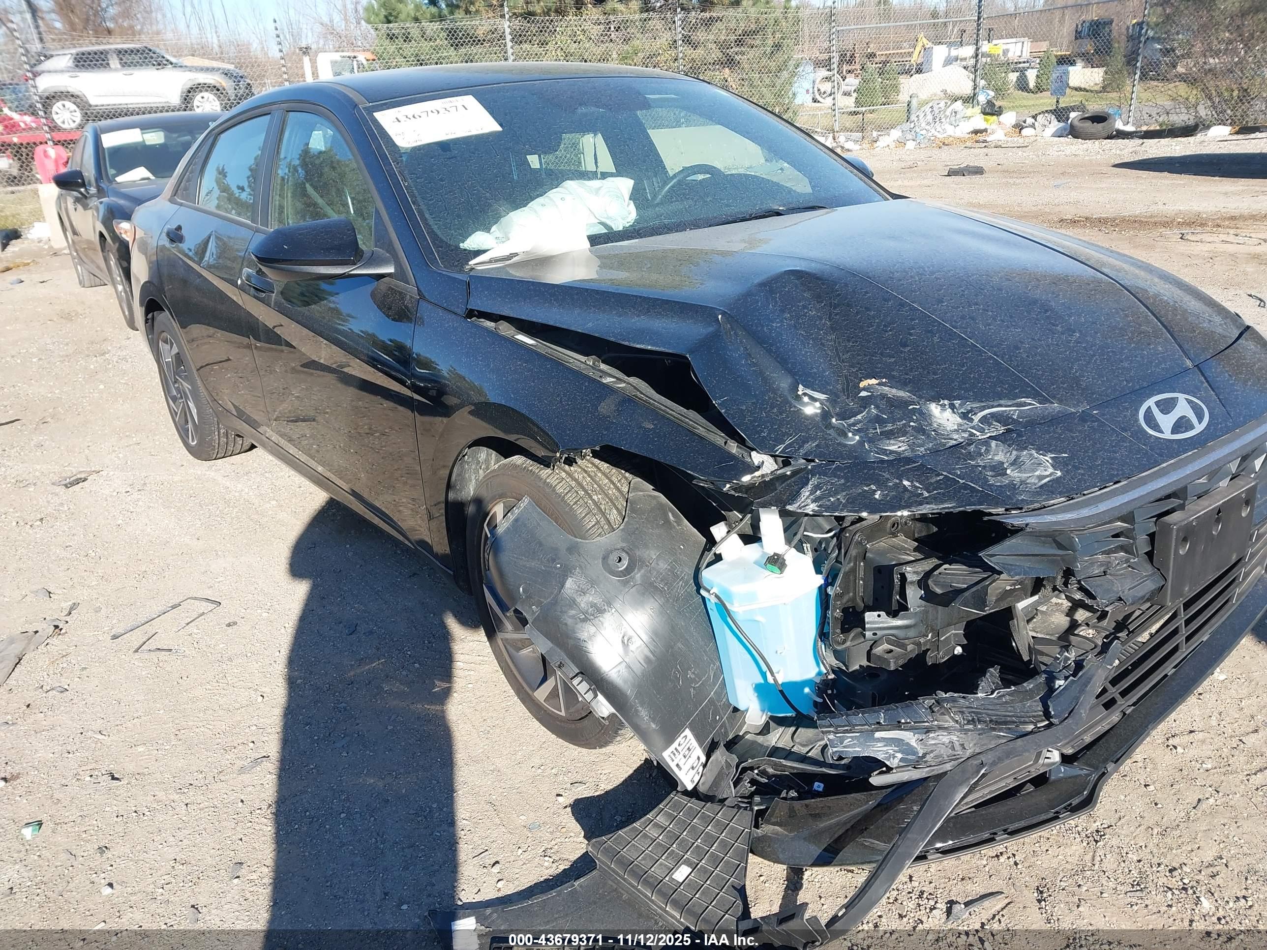 HYUNDAI ELANTRA image 6