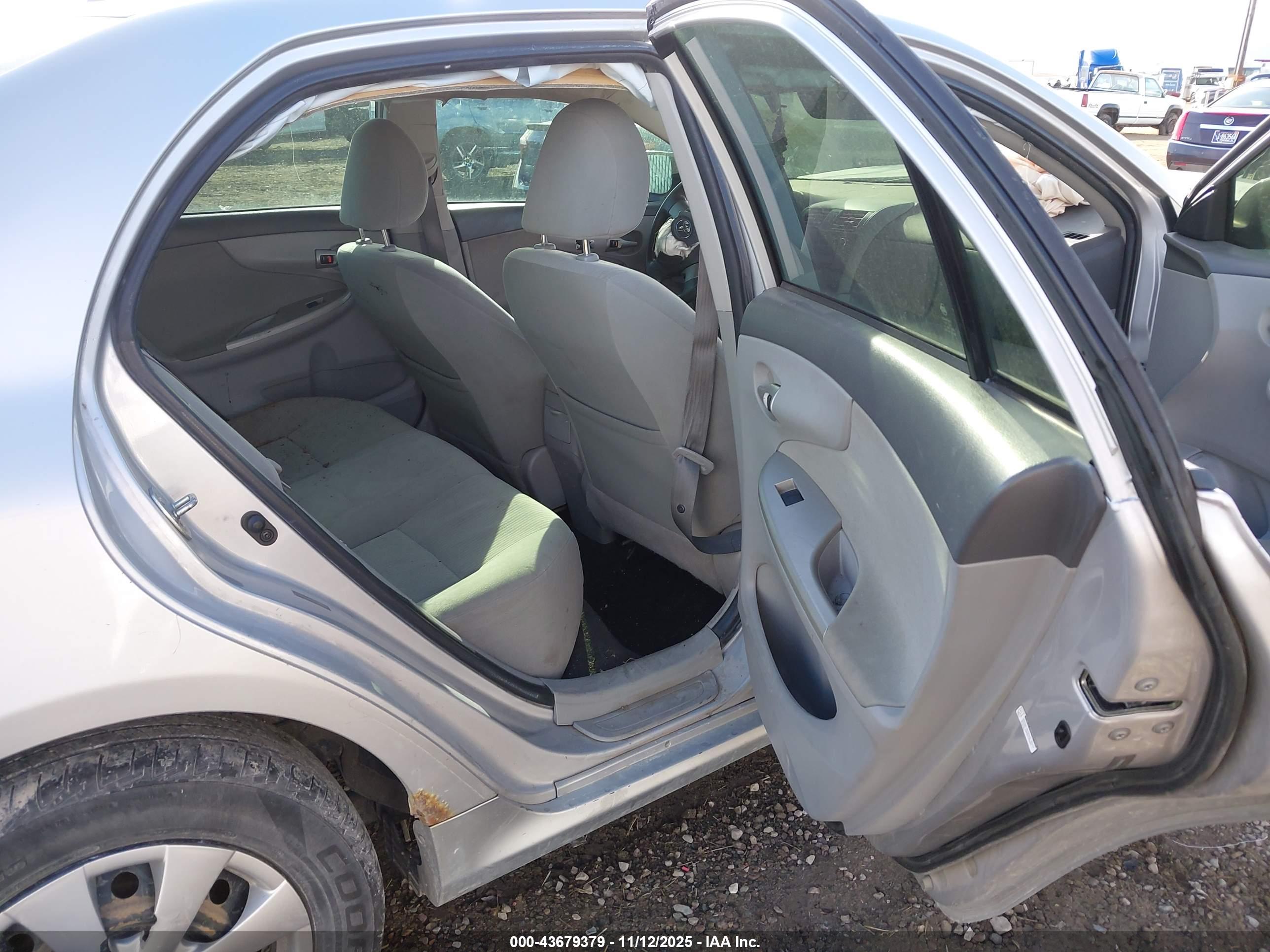 TOYOTA COROLLA image 8