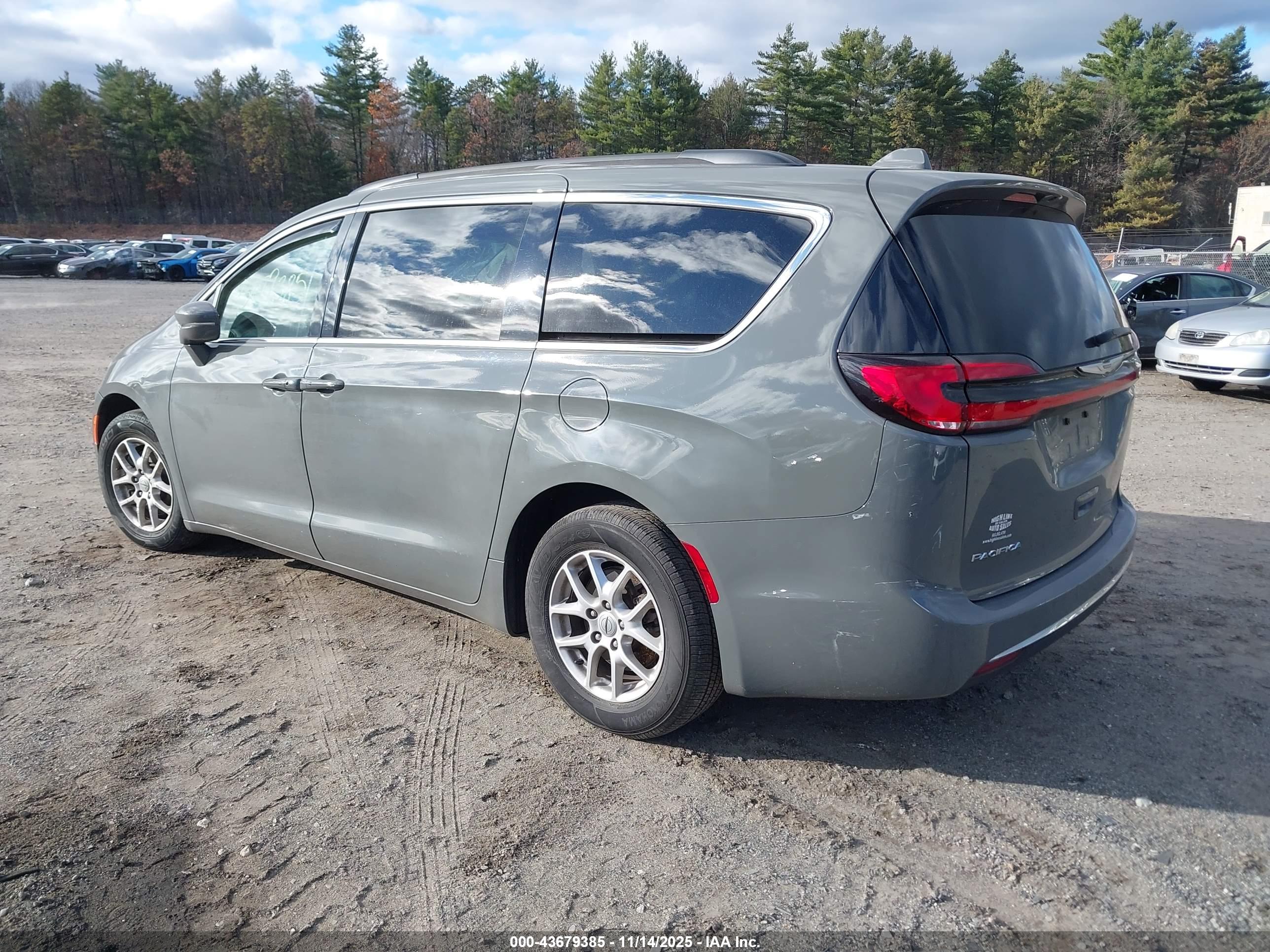 CHRYSLER PACIFICA image 3