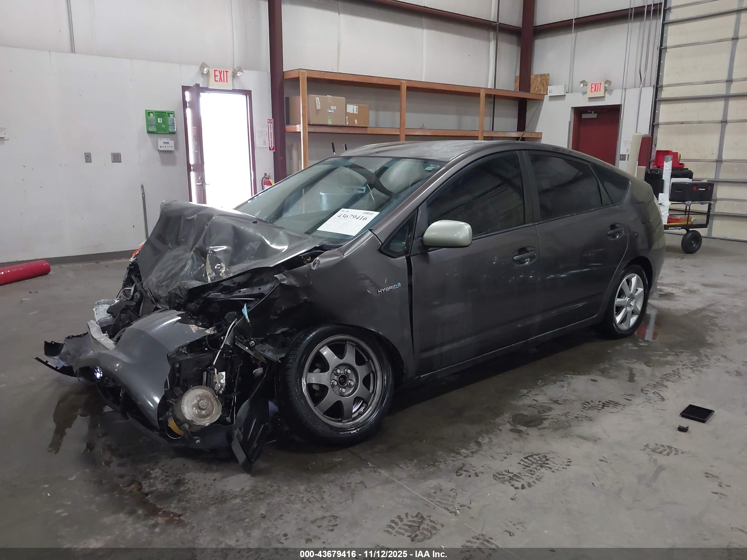 TOYOTA PRIUS image 2