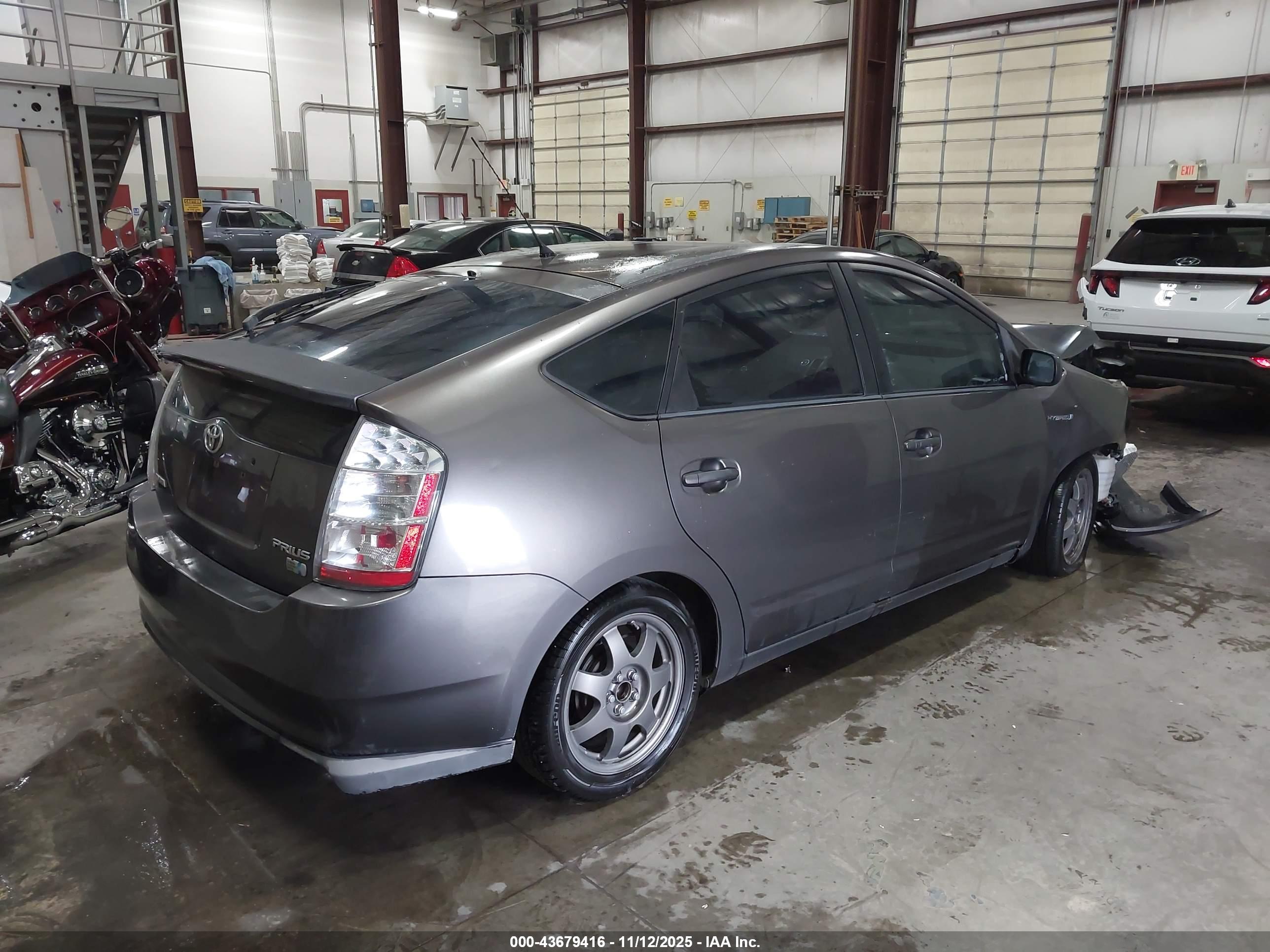 TOYOTA PRIUS image 4
