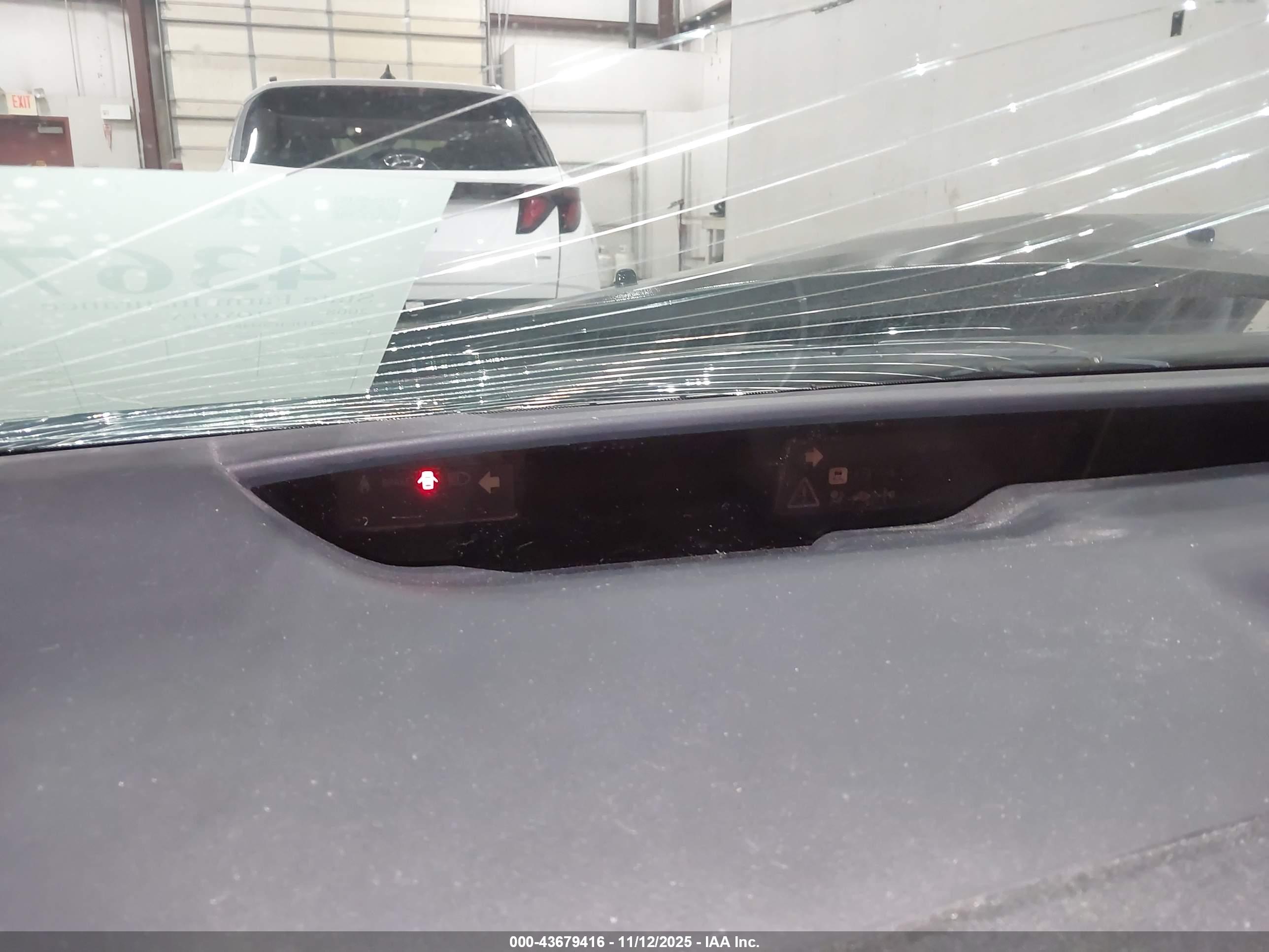 TOYOTA PRIUS image 7