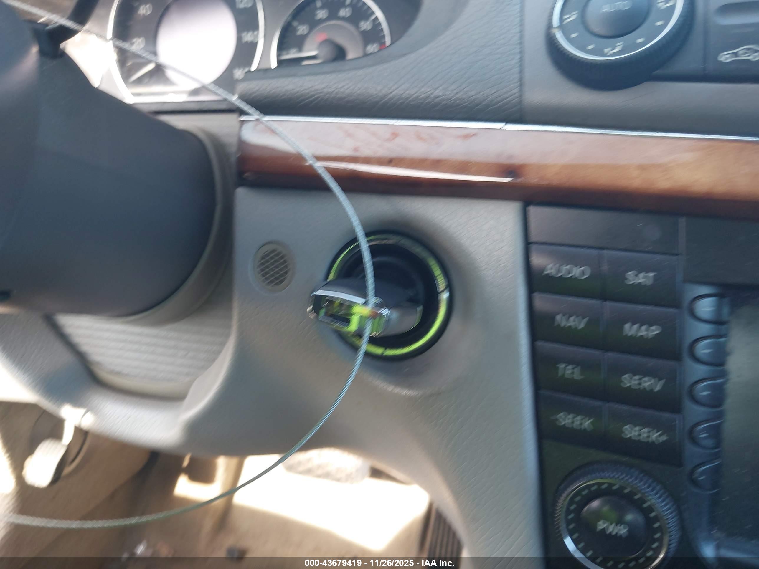 MERCEDES-BENZ E image 11