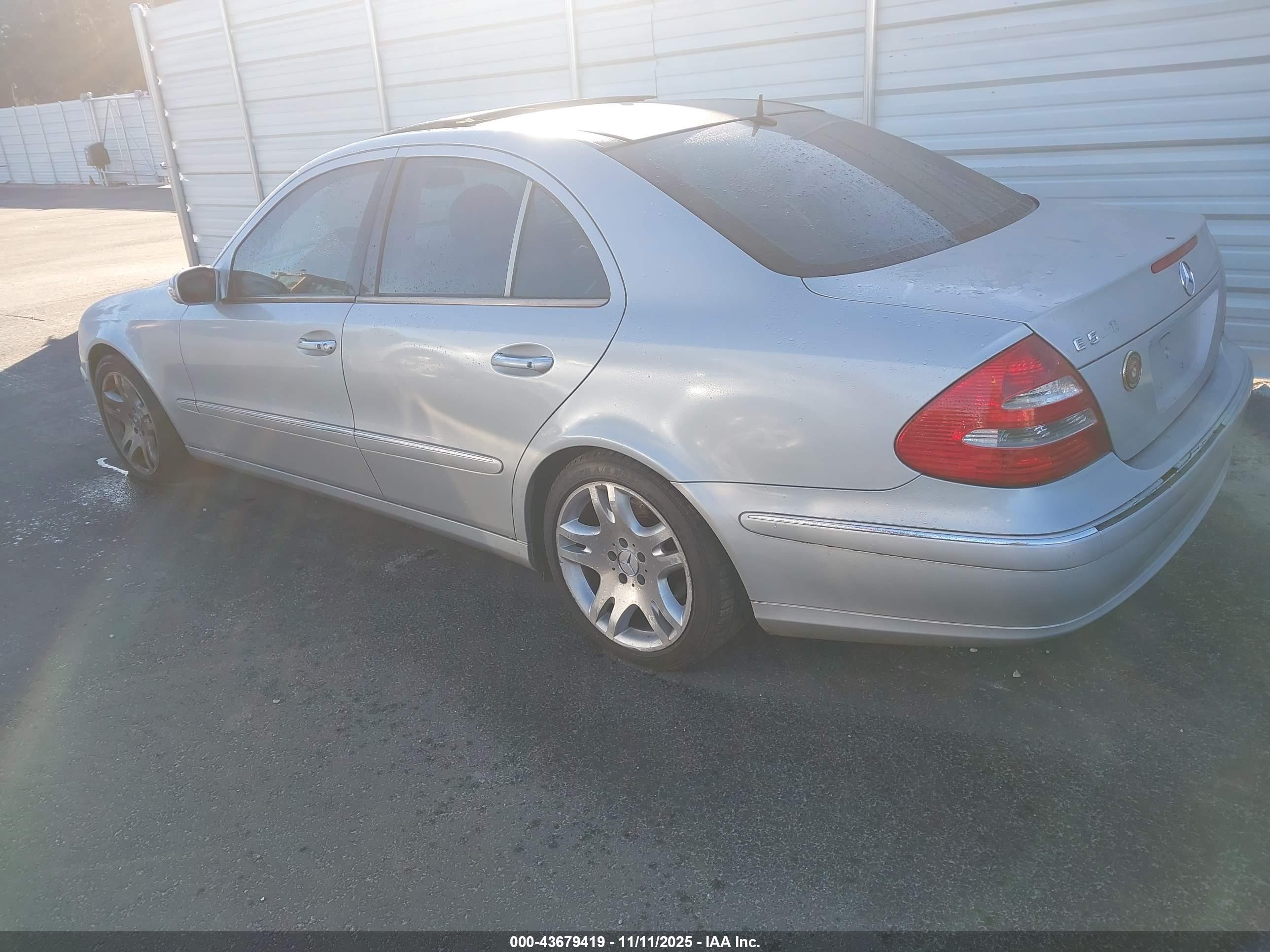 MERCEDES-BENZ E image 3