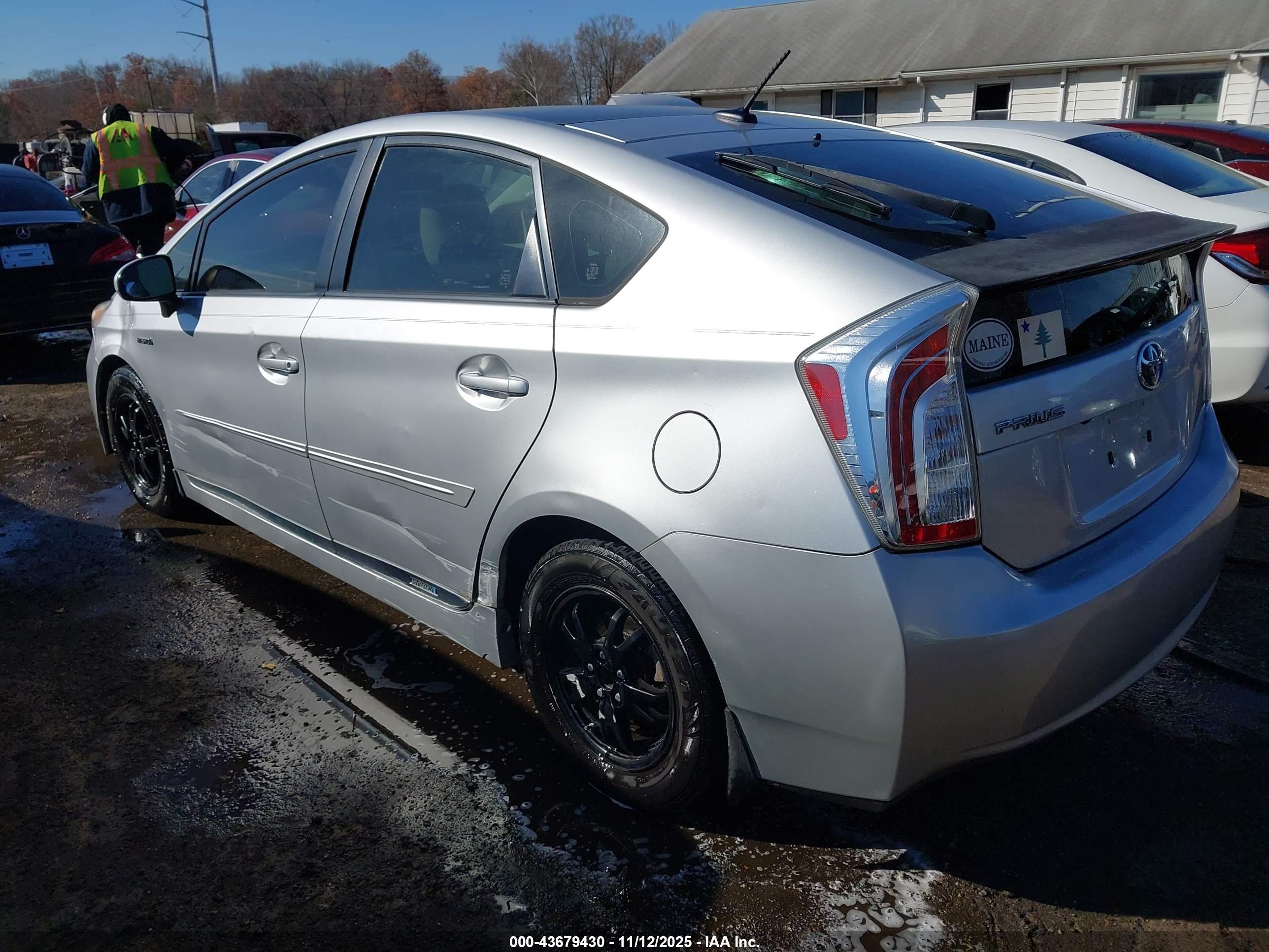 TOYOTA PRIUS image 3