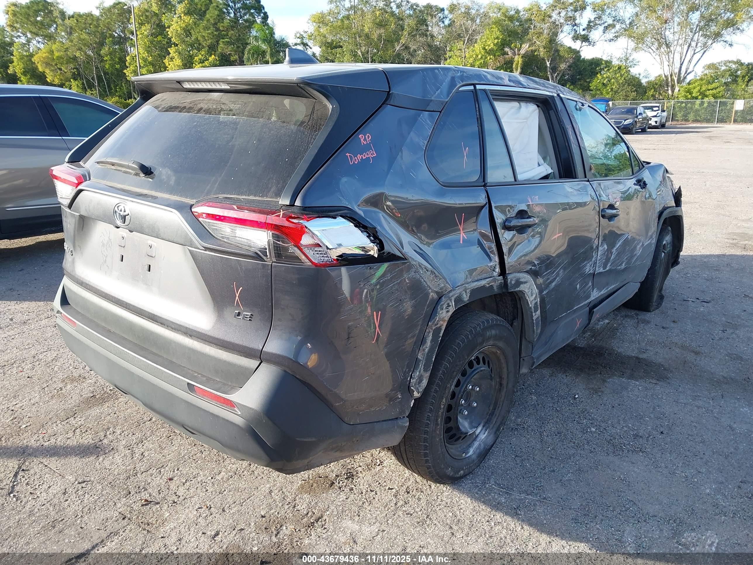 TOYOTA RAV4 image 4