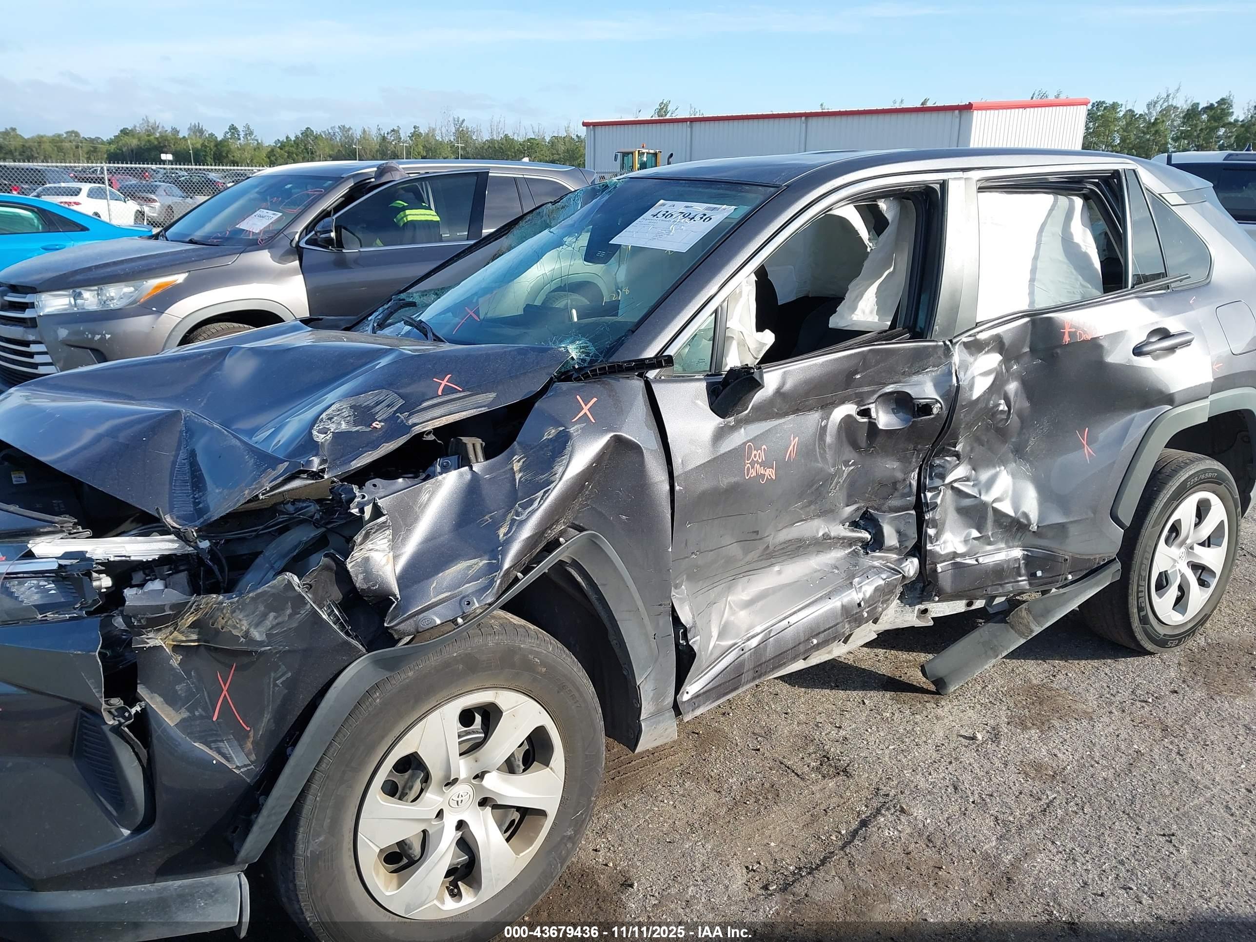 TOYOTA RAV4 image 6