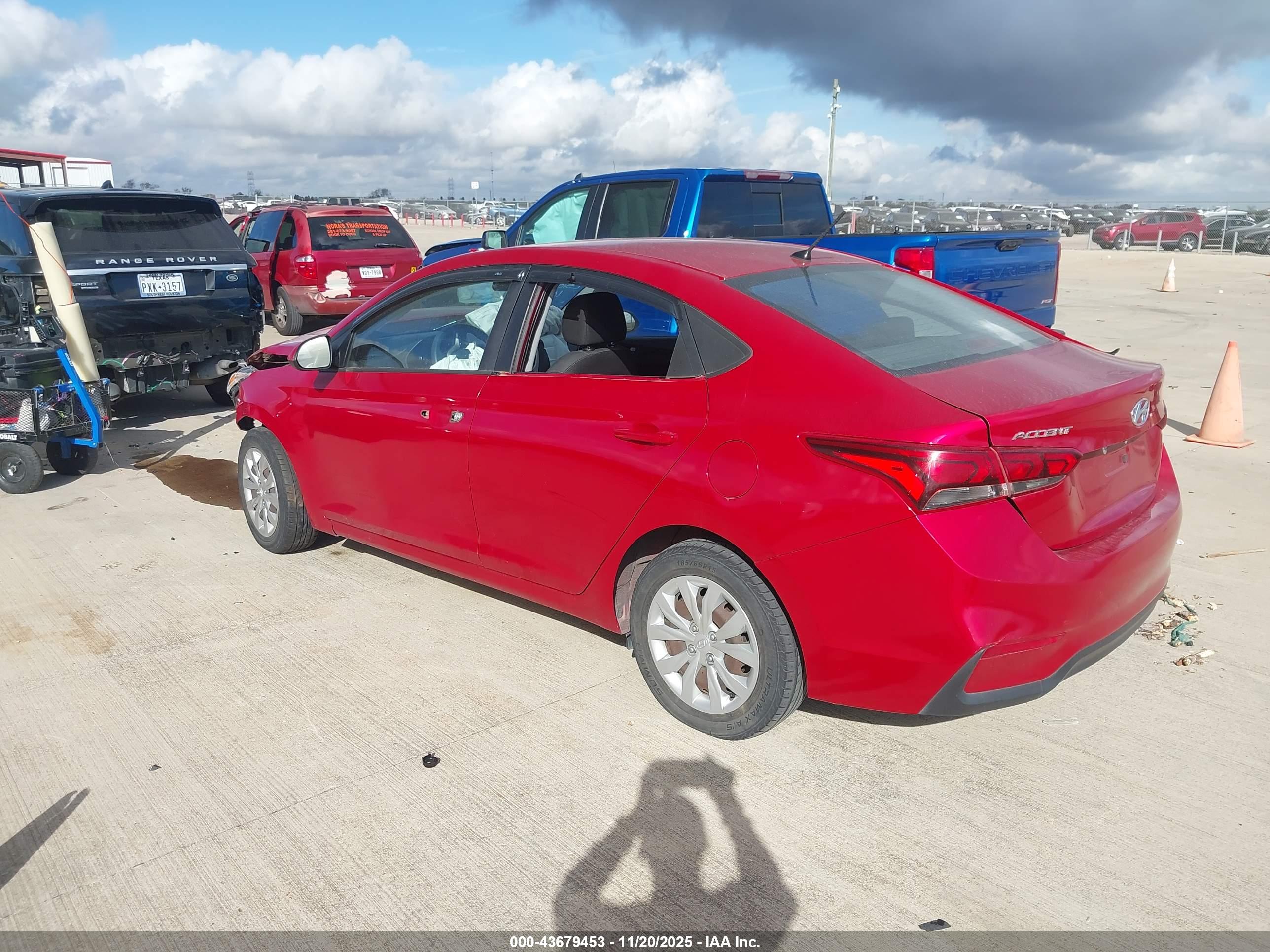 HYUNDAI ACCENT image 3