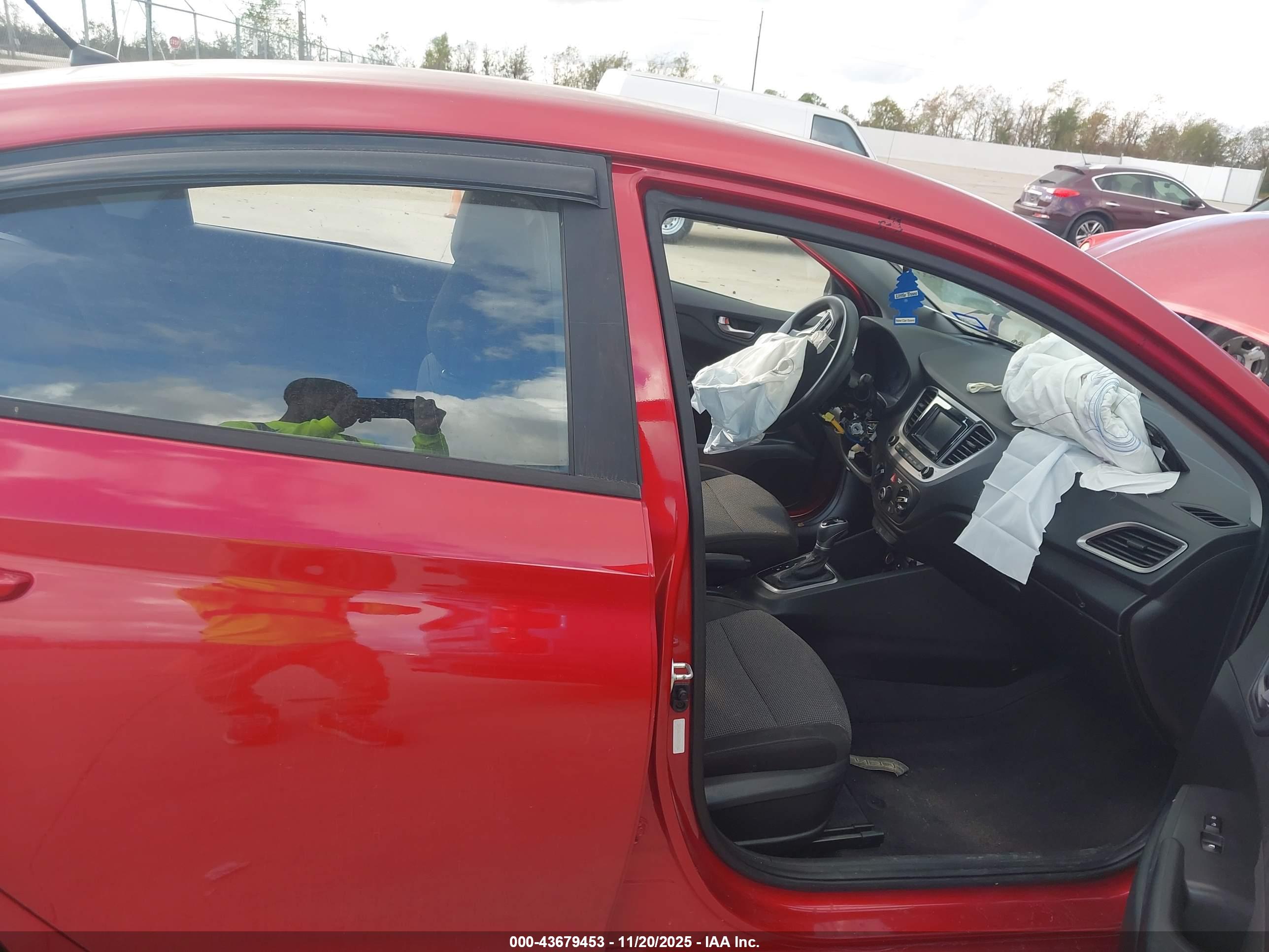 HYUNDAI ACCENT image 5