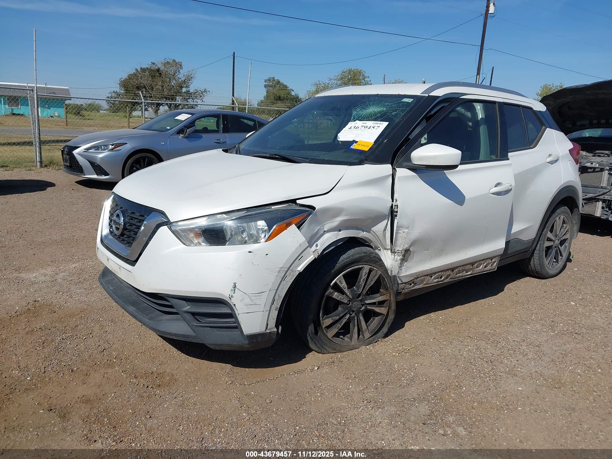 NISSAN KICKS image 2