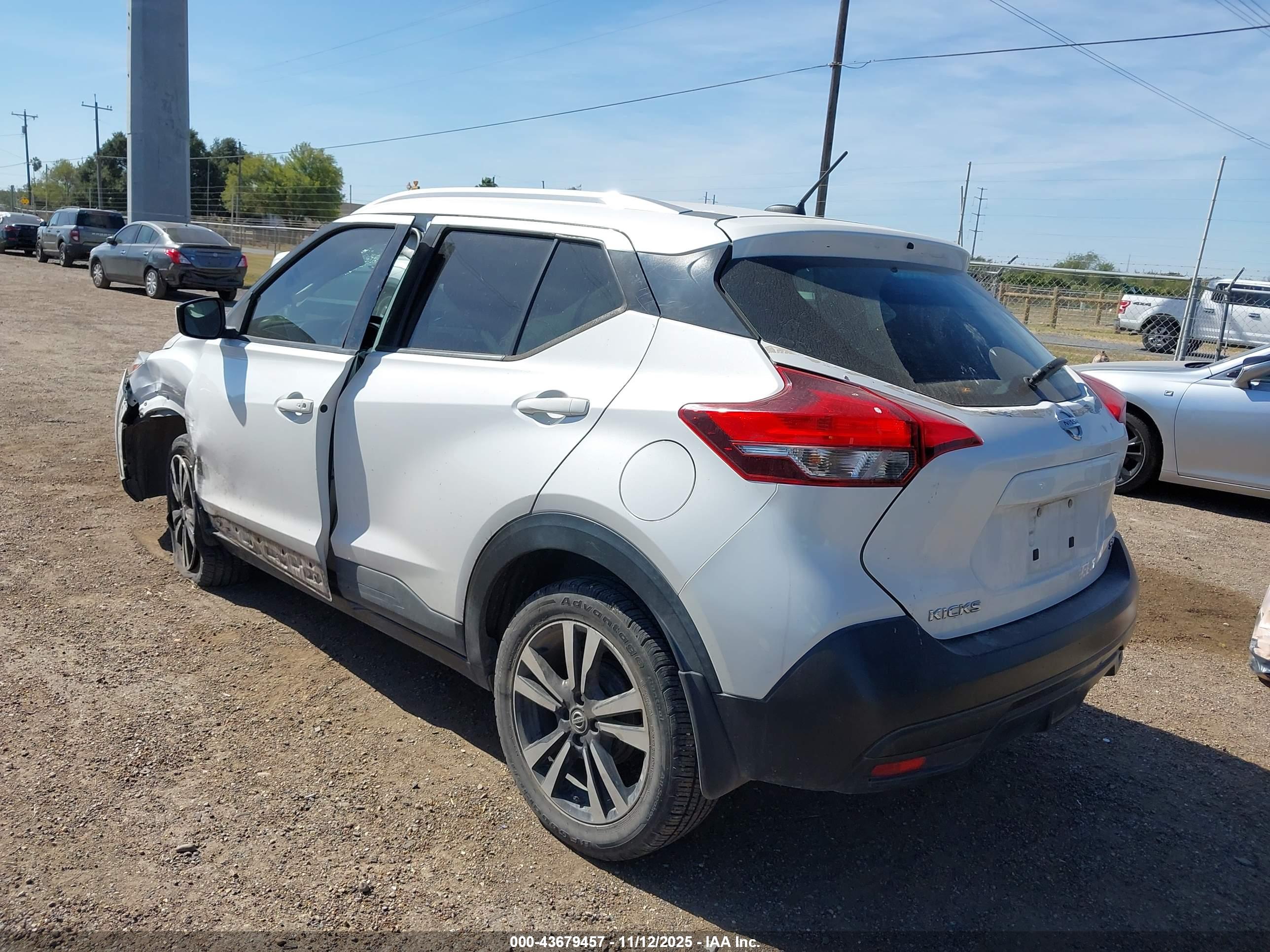 NISSAN KICKS image 3