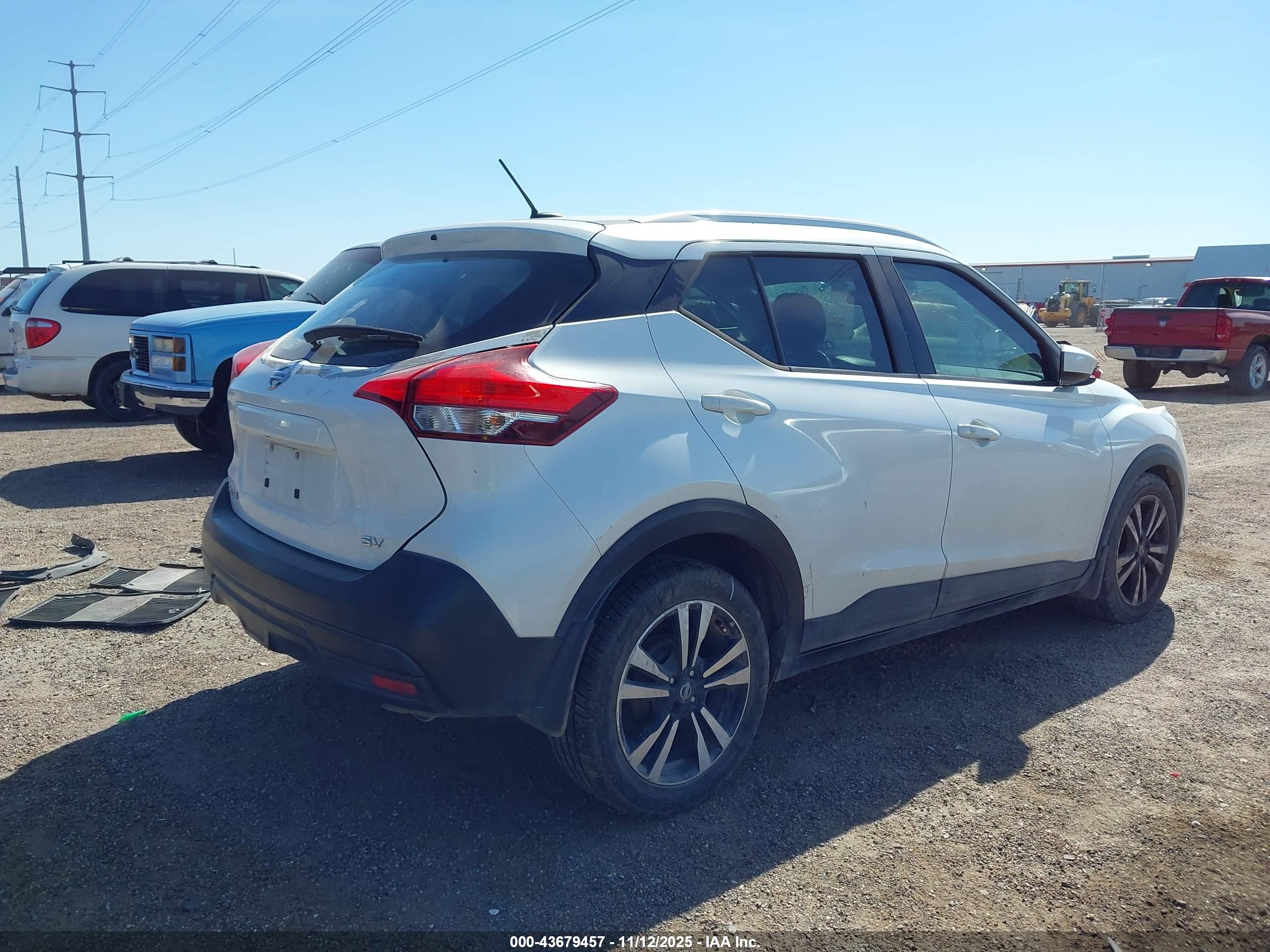 NISSAN KICKS image 4