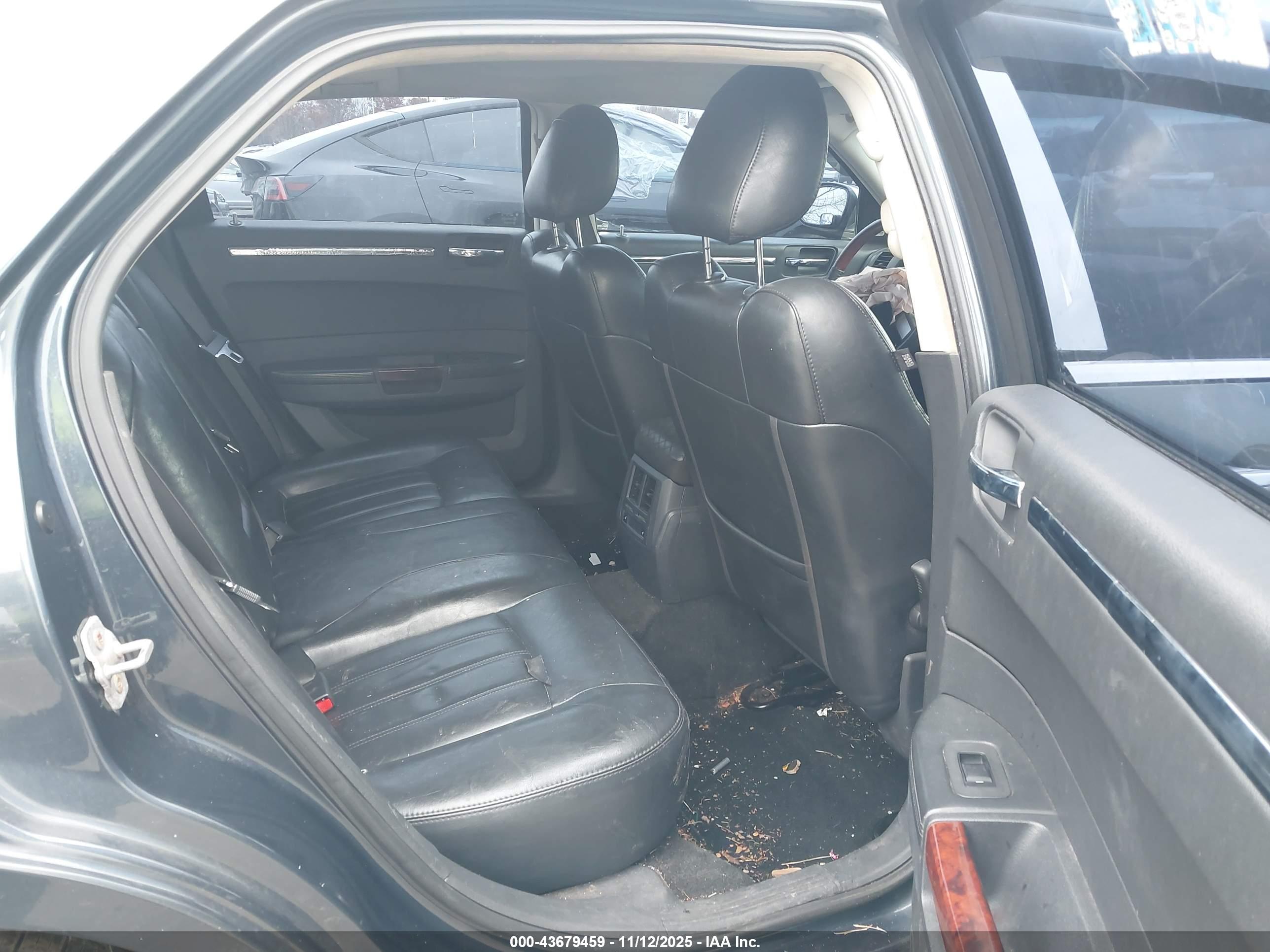 CHRYSLER 300C image 8