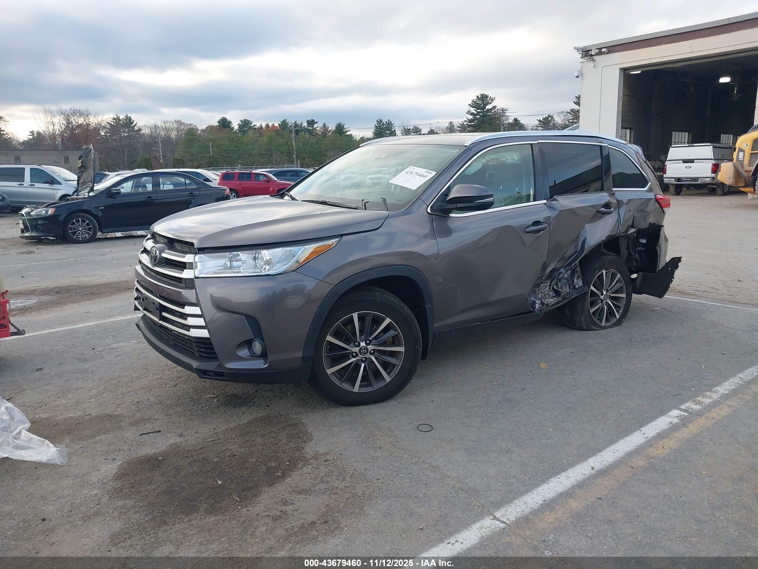 TOYOTA HIGHLANDER image 2