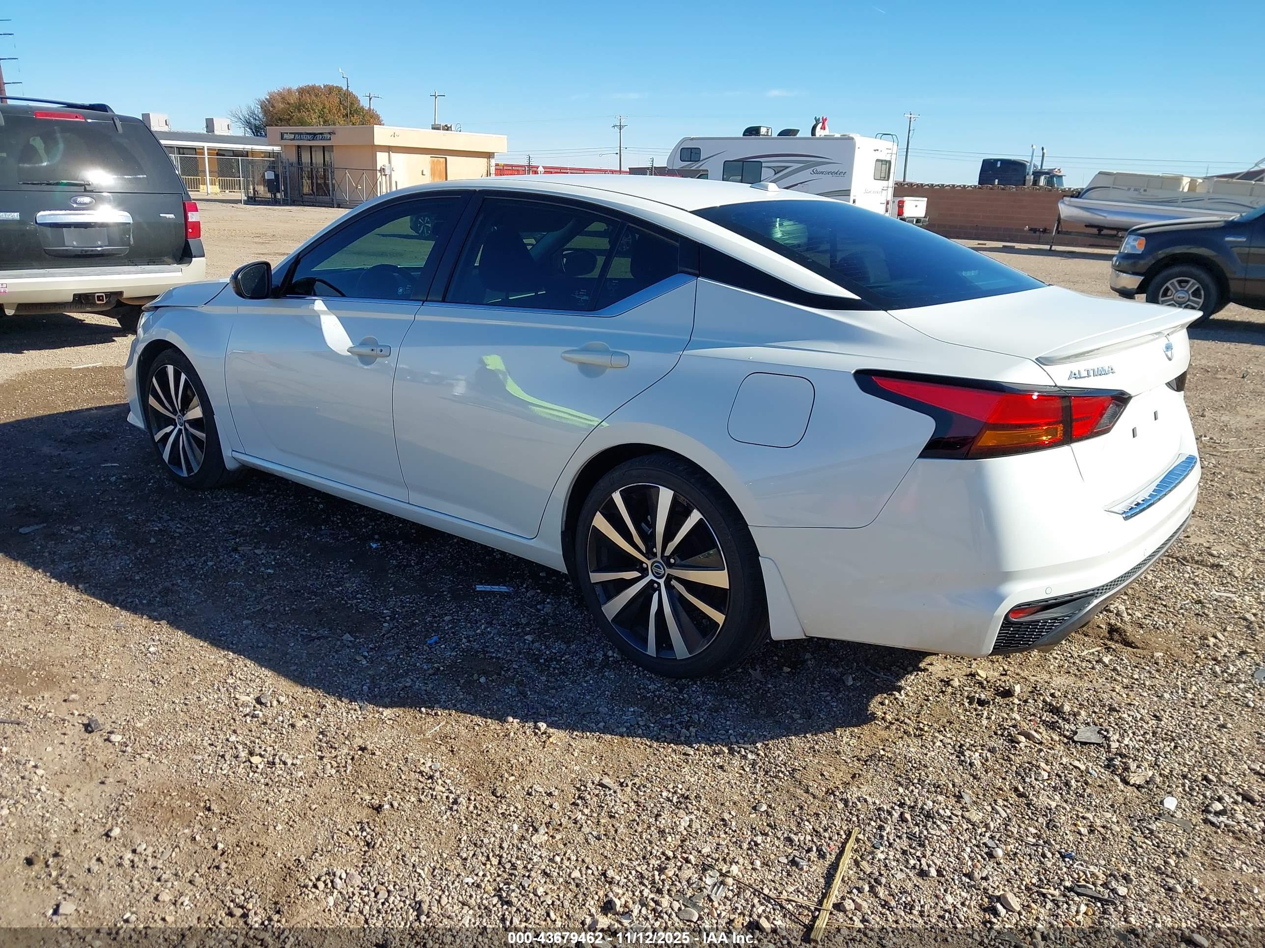 NISSAN ALTIMA image 3