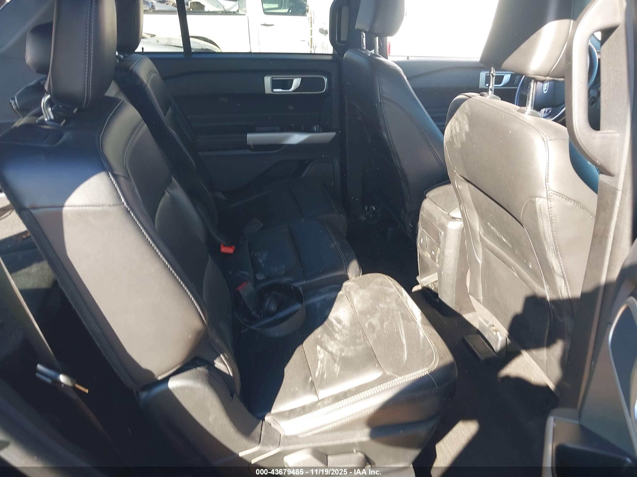 FORD EXPLORER image 8