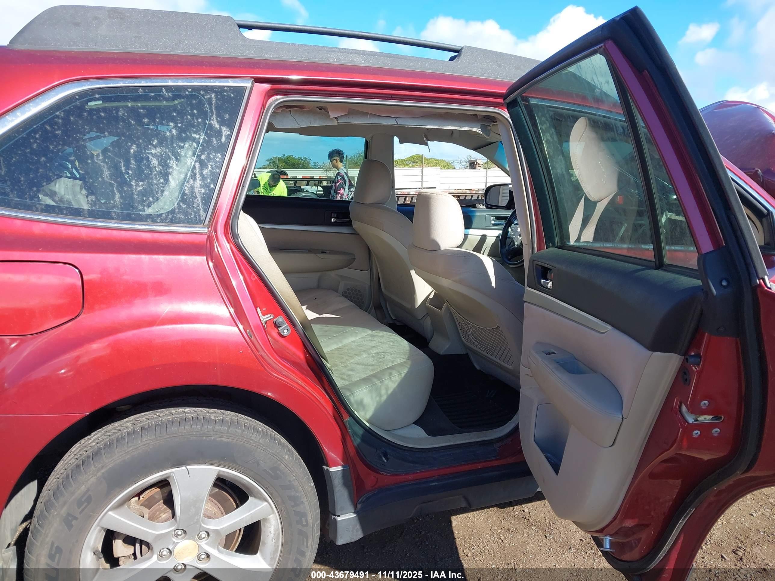 SUBARU OUTBACK image 8