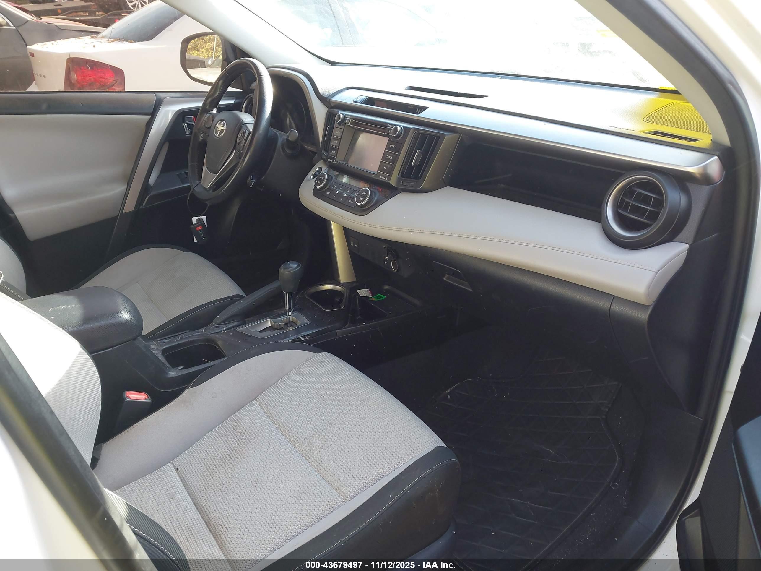 TOYOTA RAV4 image 5
