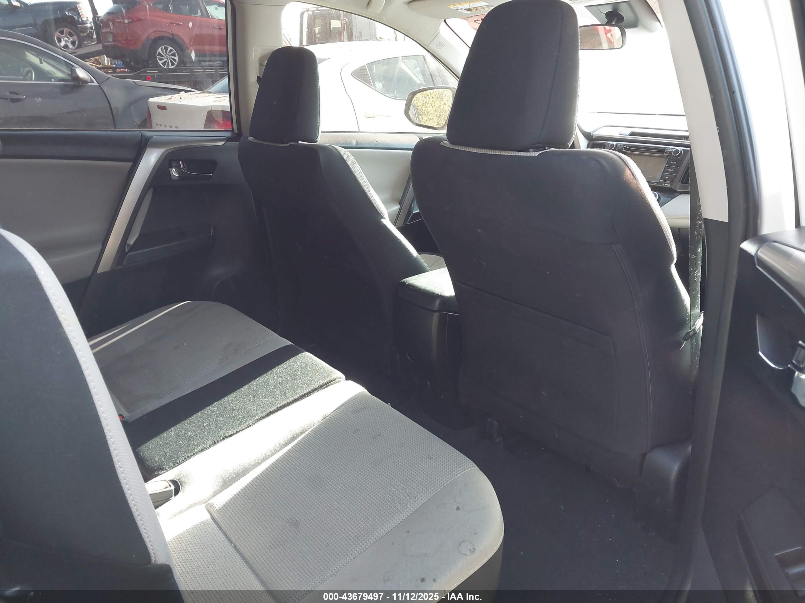 TOYOTA RAV4 image 8