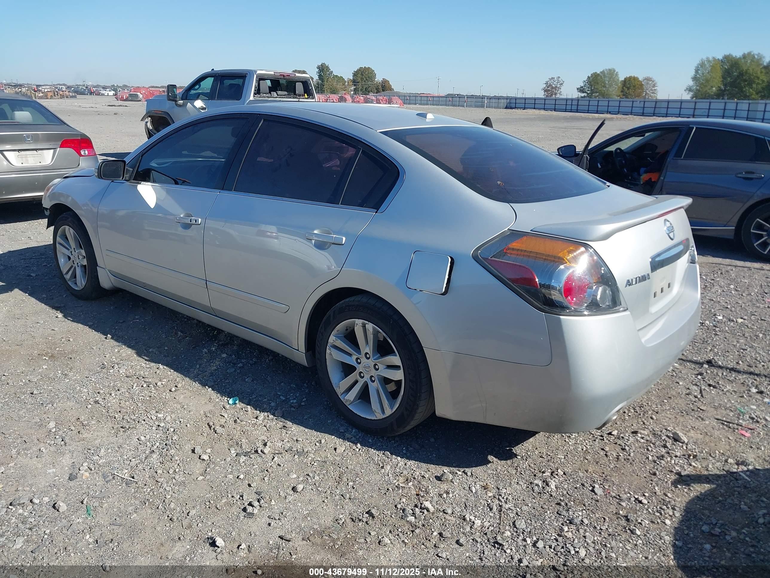 NISSAN ALTIMA image 3