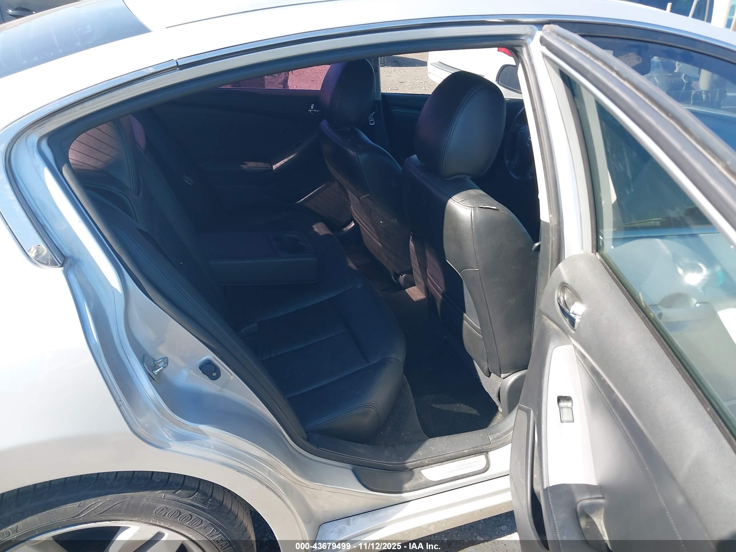 NISSAN ALTIMA image 8