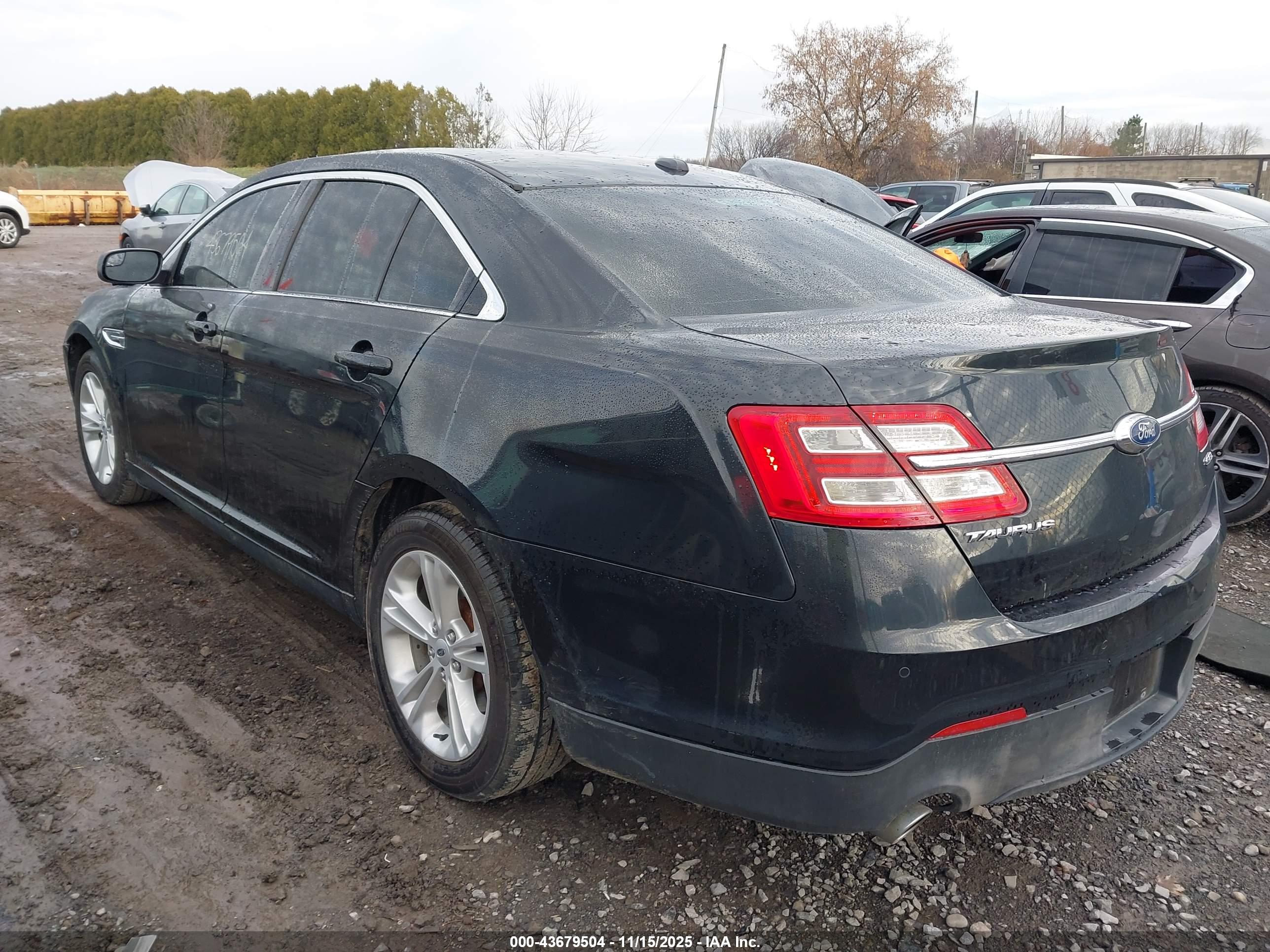 FORD TAURUS image 3