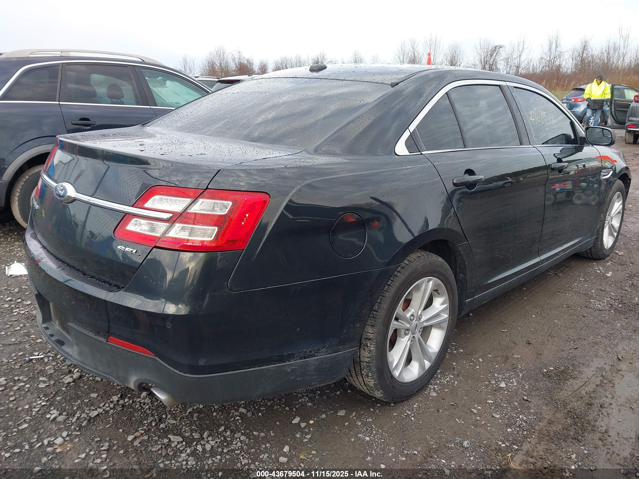 FORD TAURUS image 4